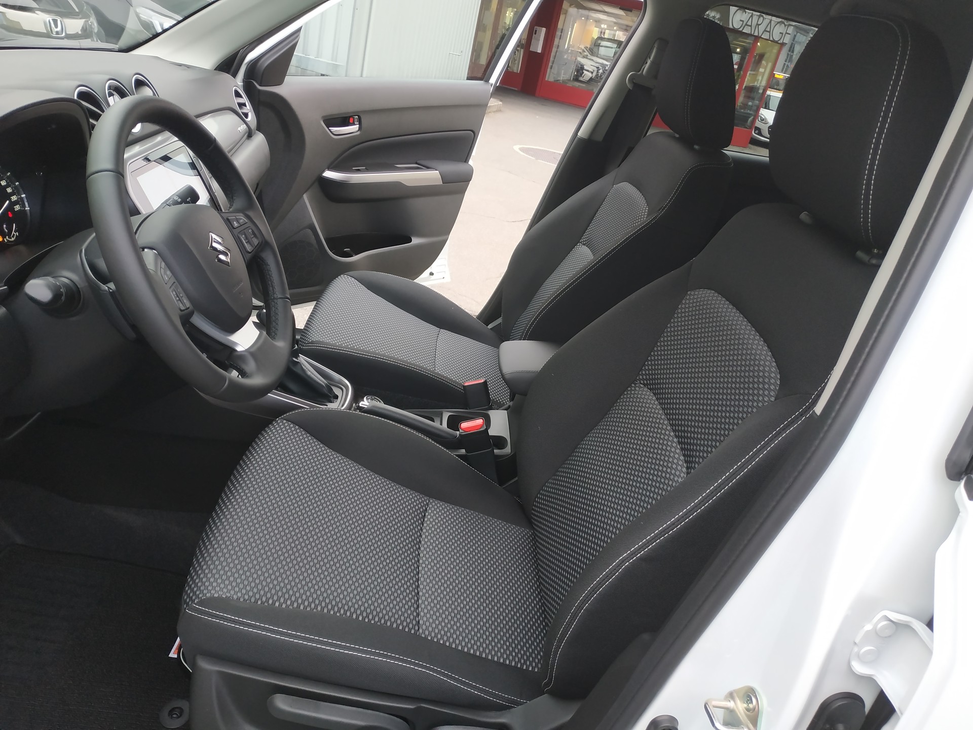 SUZUKI Vitara 1.4 Boosterjet Compact + 4x4 Hybrid Automatic-image-8