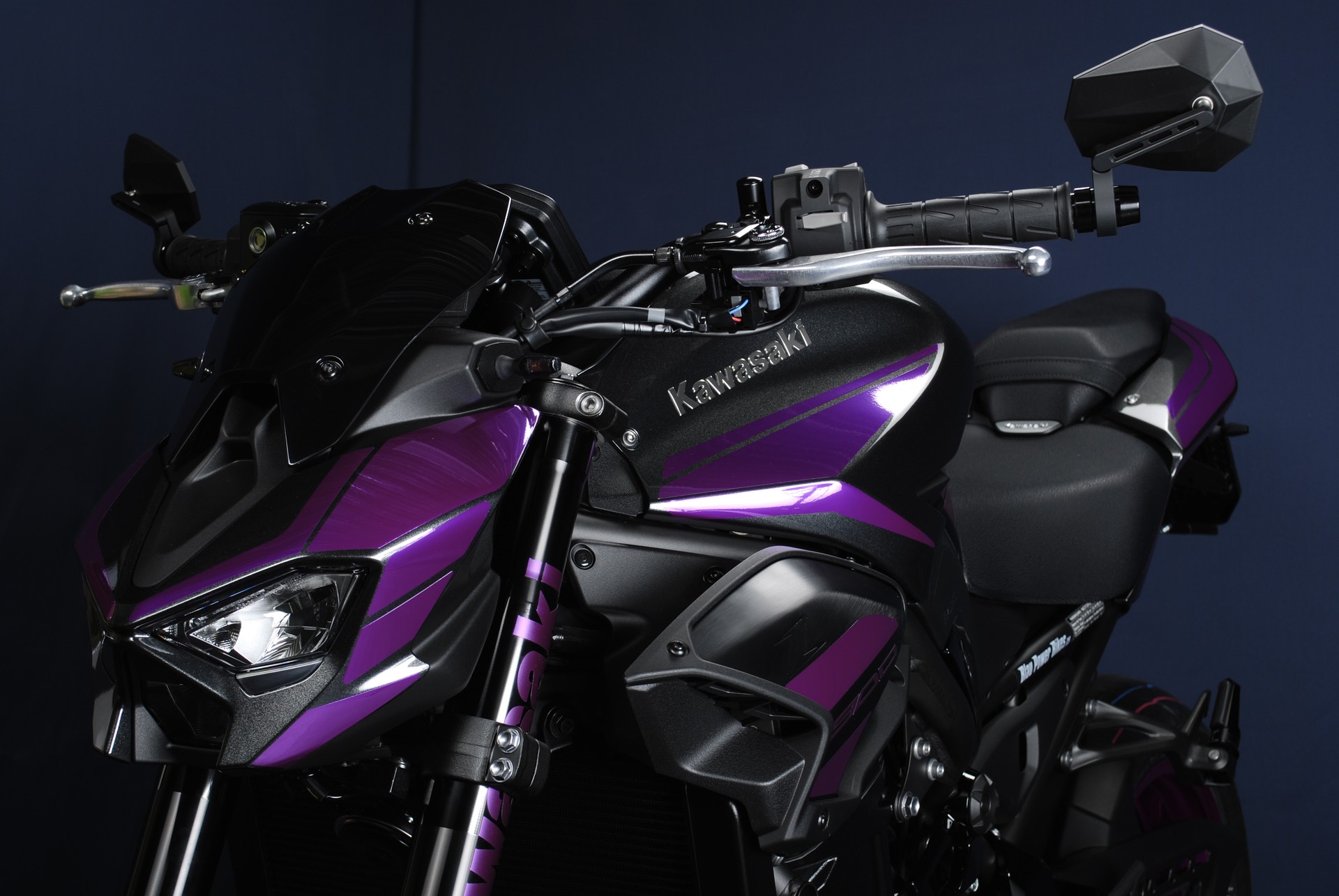 KAWASAKI Z 900 (70kW) MY26 - Sonderumbau Teilfoliert-image-8