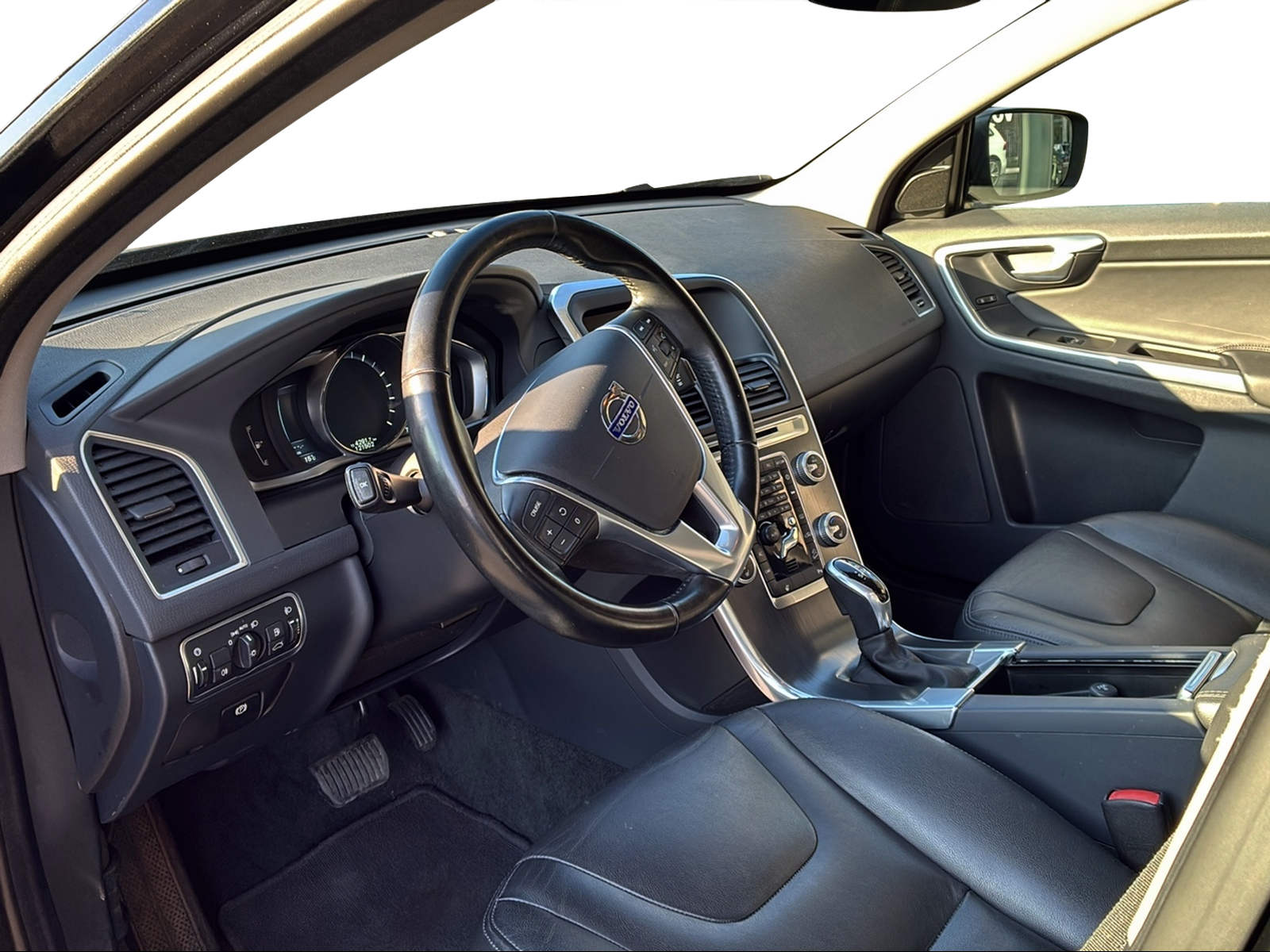 VOLVO XC60 3.0 T6 Summum AWD-image-9