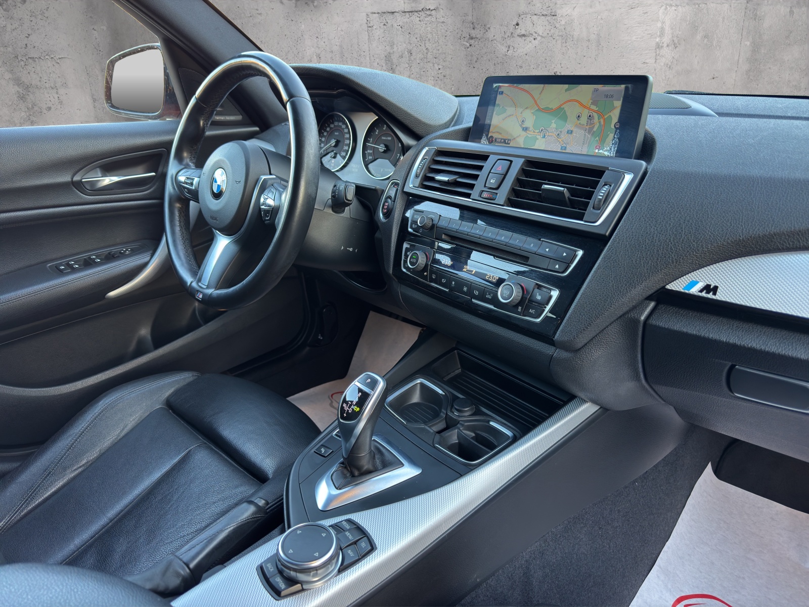 BMW M135i xDrive Steptronic-image-12