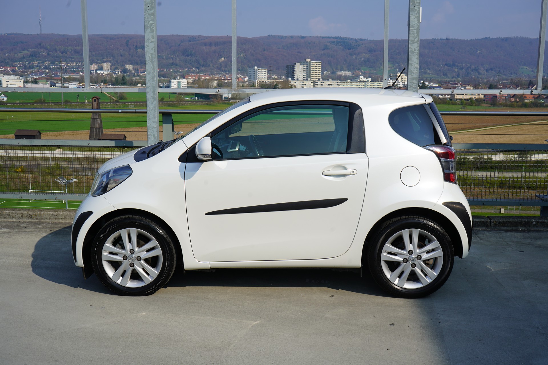 TOYOTA iQ3 1.33 DUAL VVT-i MULTIDRIVE l 98 PS-image-4