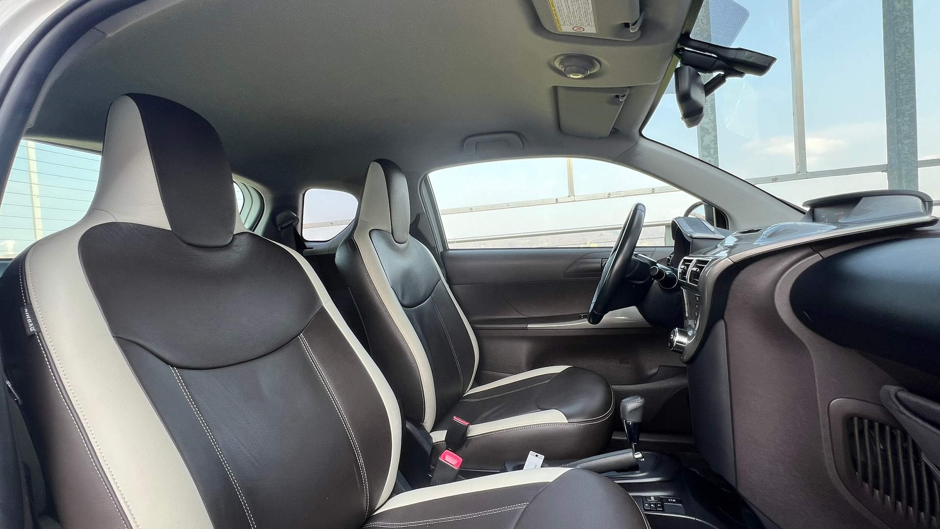 TOYOTA iQ3 1.33 DUAL VVT-i MULTIDRIVE l 98 PS-image-25