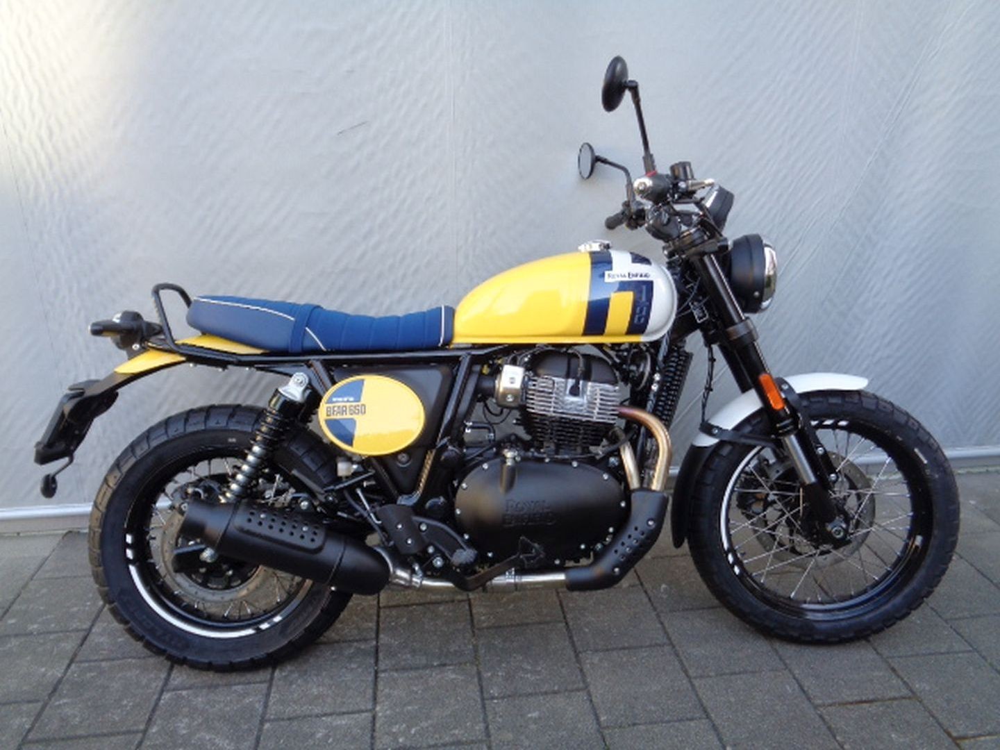 ROYAL ENFIELD BEAR 650-showroom-element-3