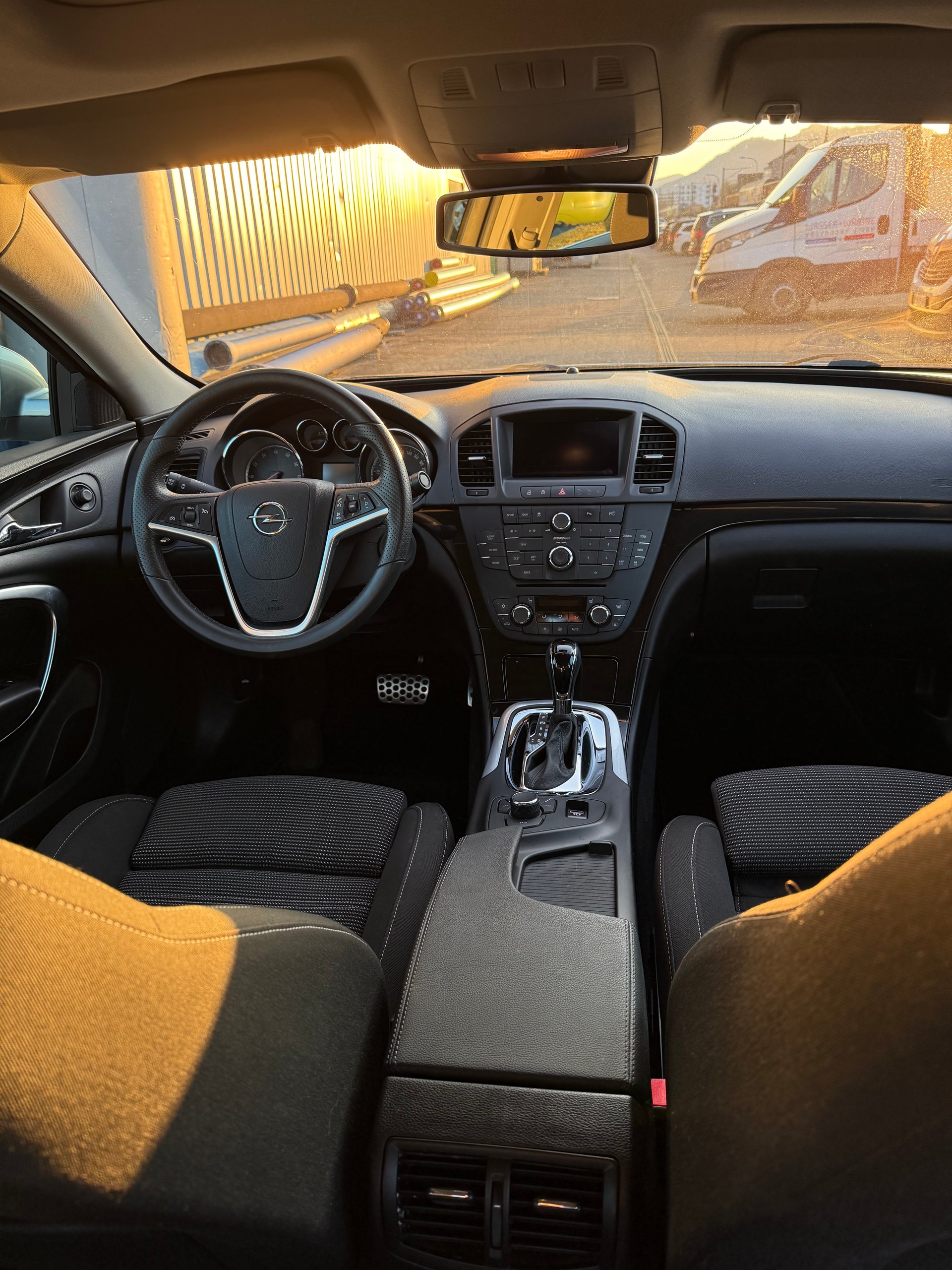 OPEL Insignia 2.0 Turbo Sport Automatic-image-9