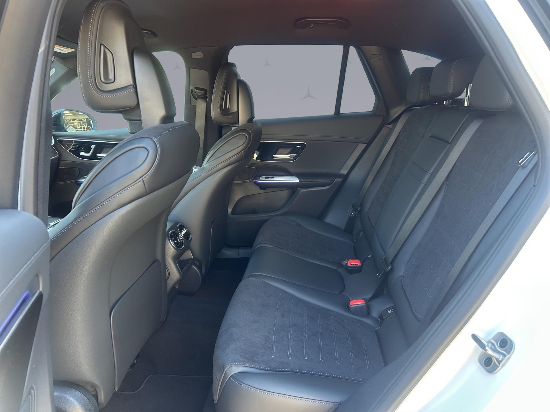 MERCEDES-BENZ GLC 220 d AMG Line 4matic-image-9