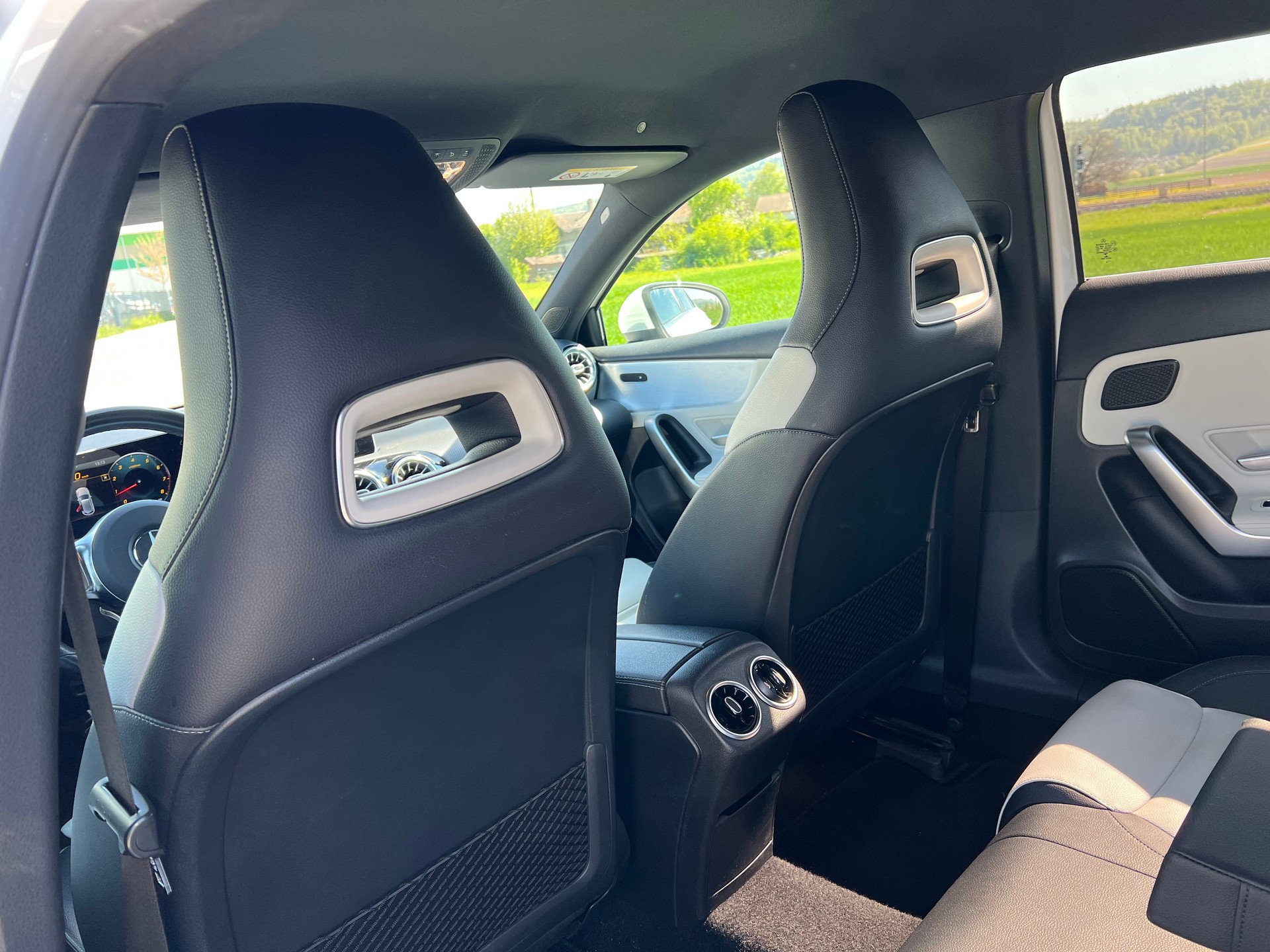 MERCEDES-BENZ A 200 AMG Line 7G-DCT-image-23