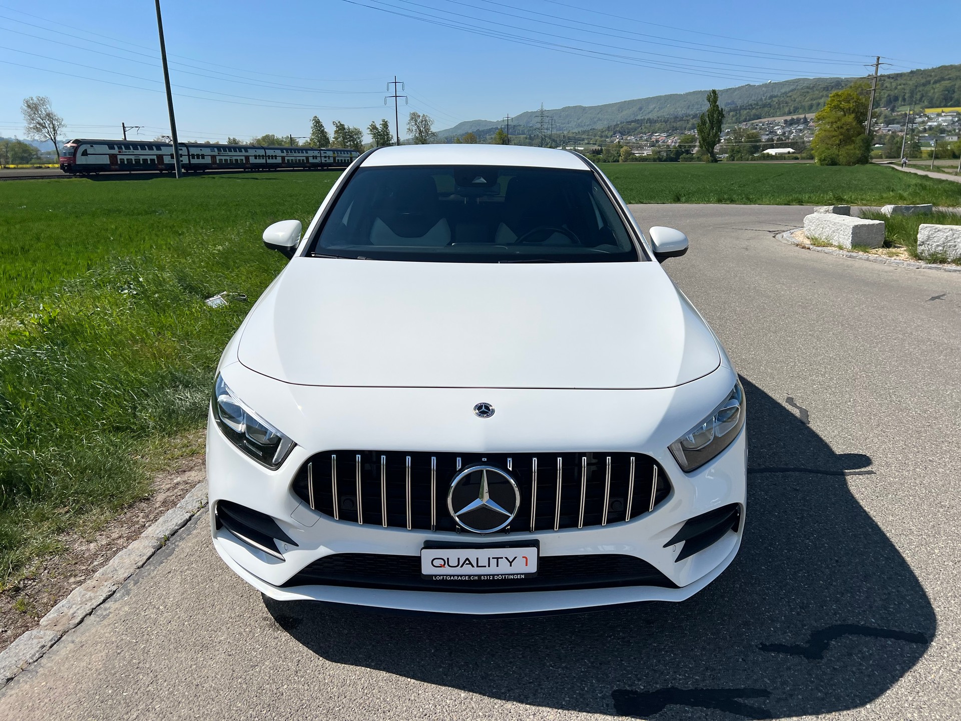 MERCEDES-BENZ A 200 AMG Line 7G-DCT-image-4