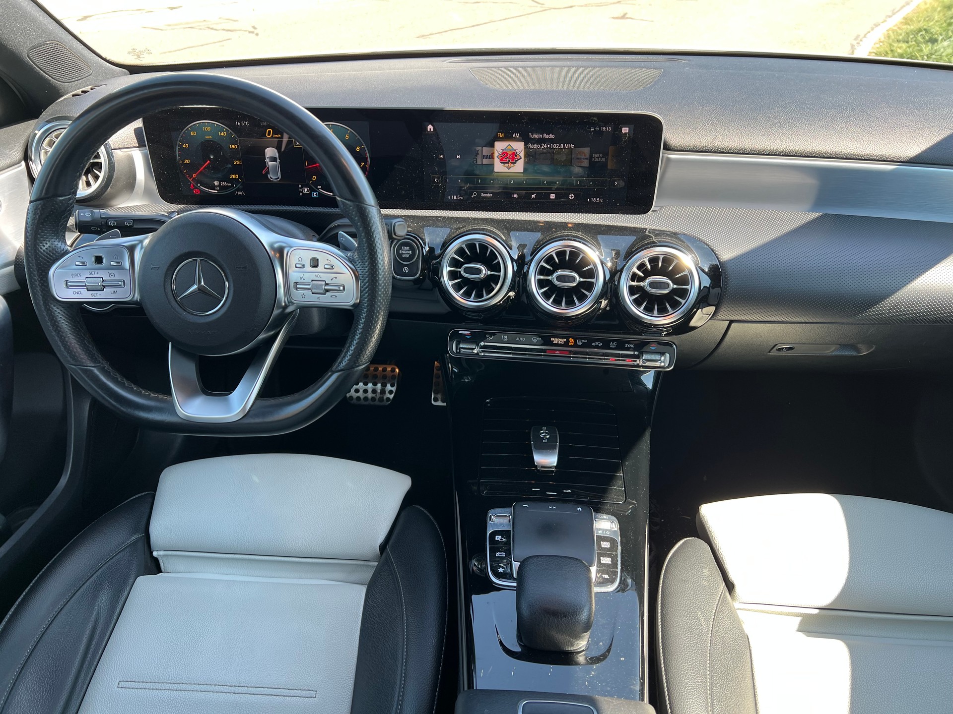 MERCEDES-BENZ A 200 AMG Line 7G-DCT-image-15