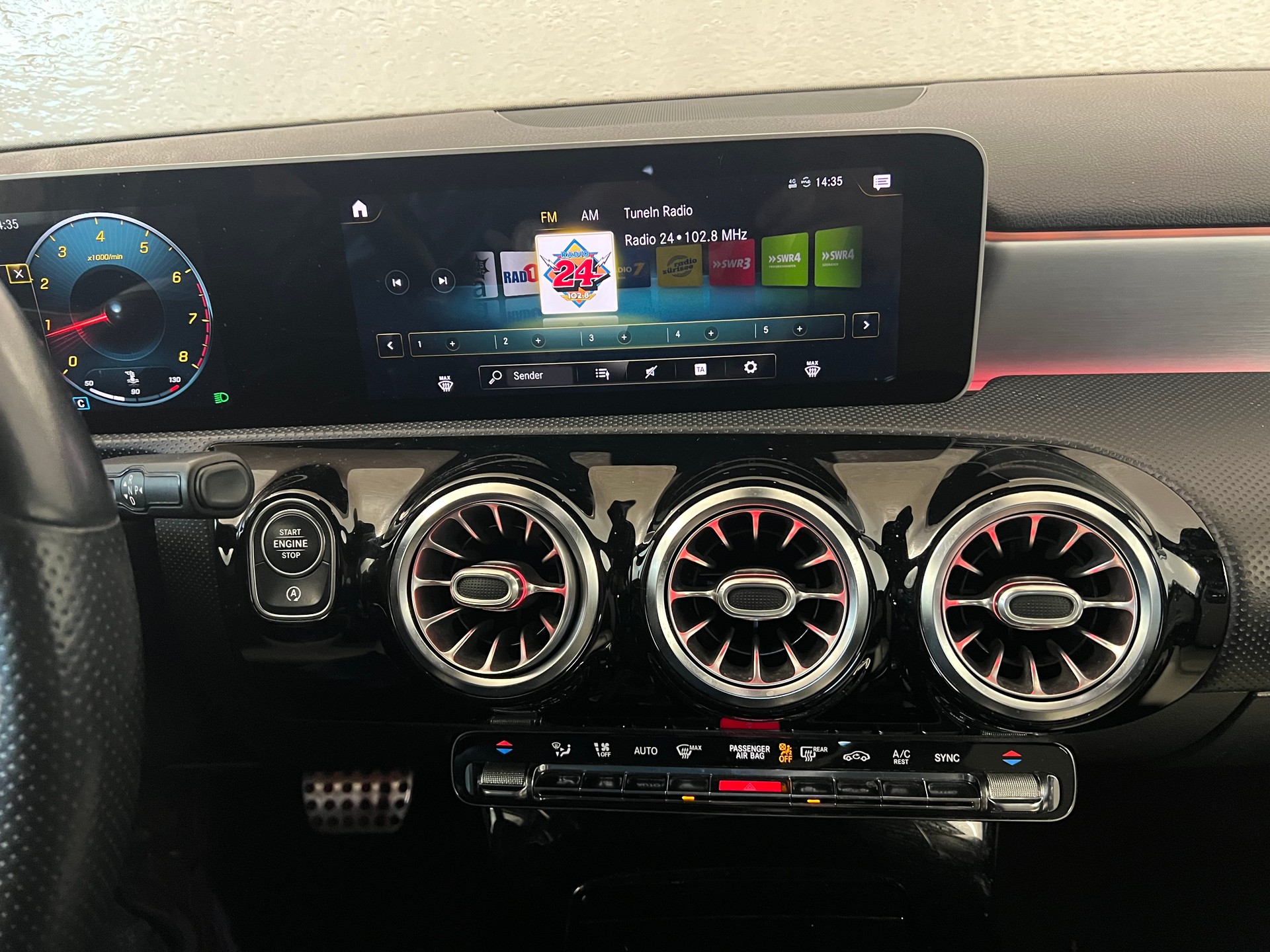 MERCEDES-BENZ A 200 AMG Line 7G-DCT-image-18