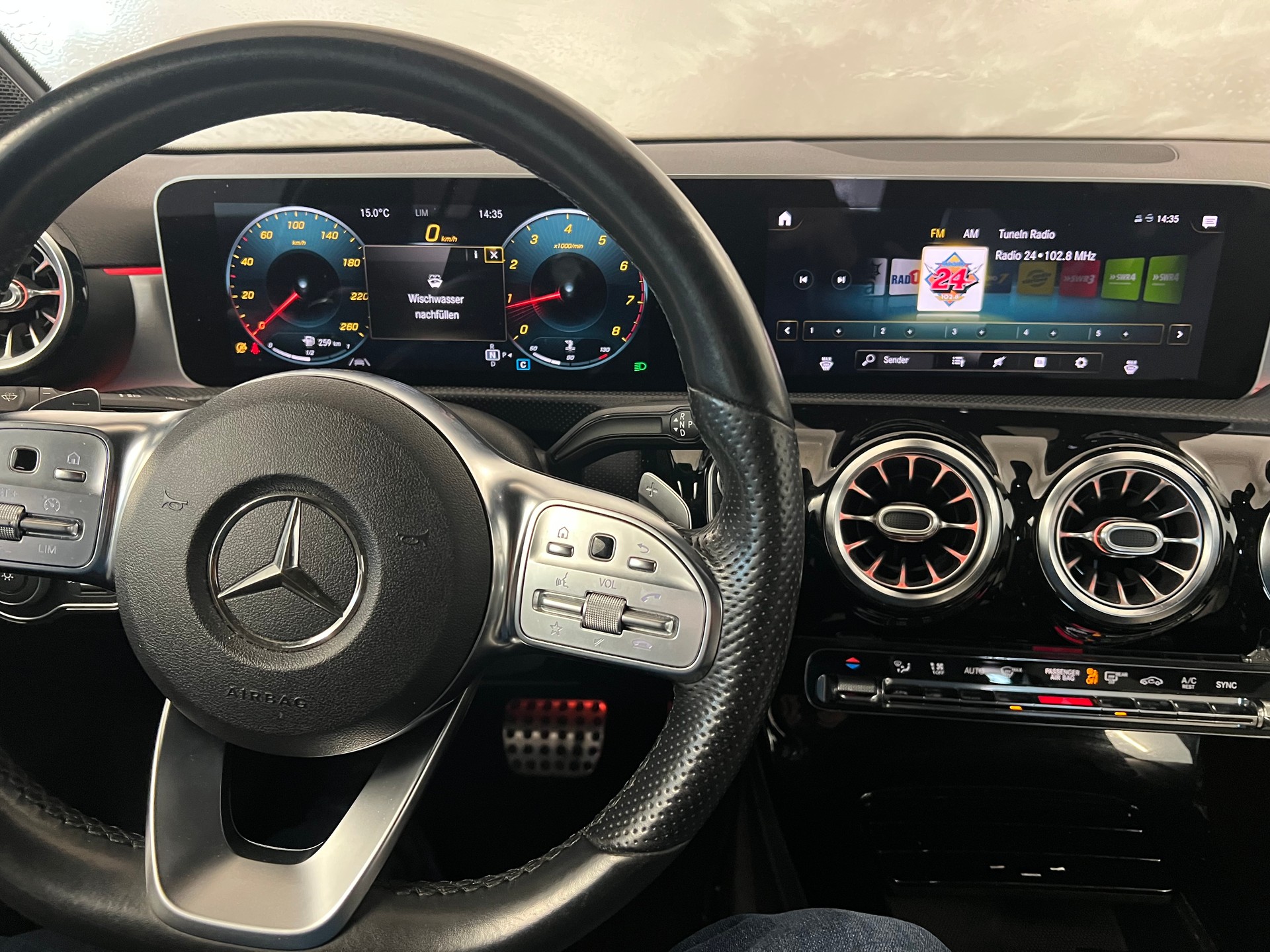 MERCEDES-BENZ A 200 AMG Line 7G-DCT-image-19