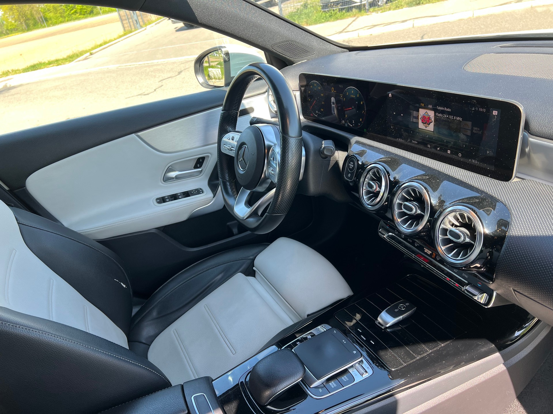 MERCEDES-BENZ A 200 AMG Line 7G-DCT-image-16