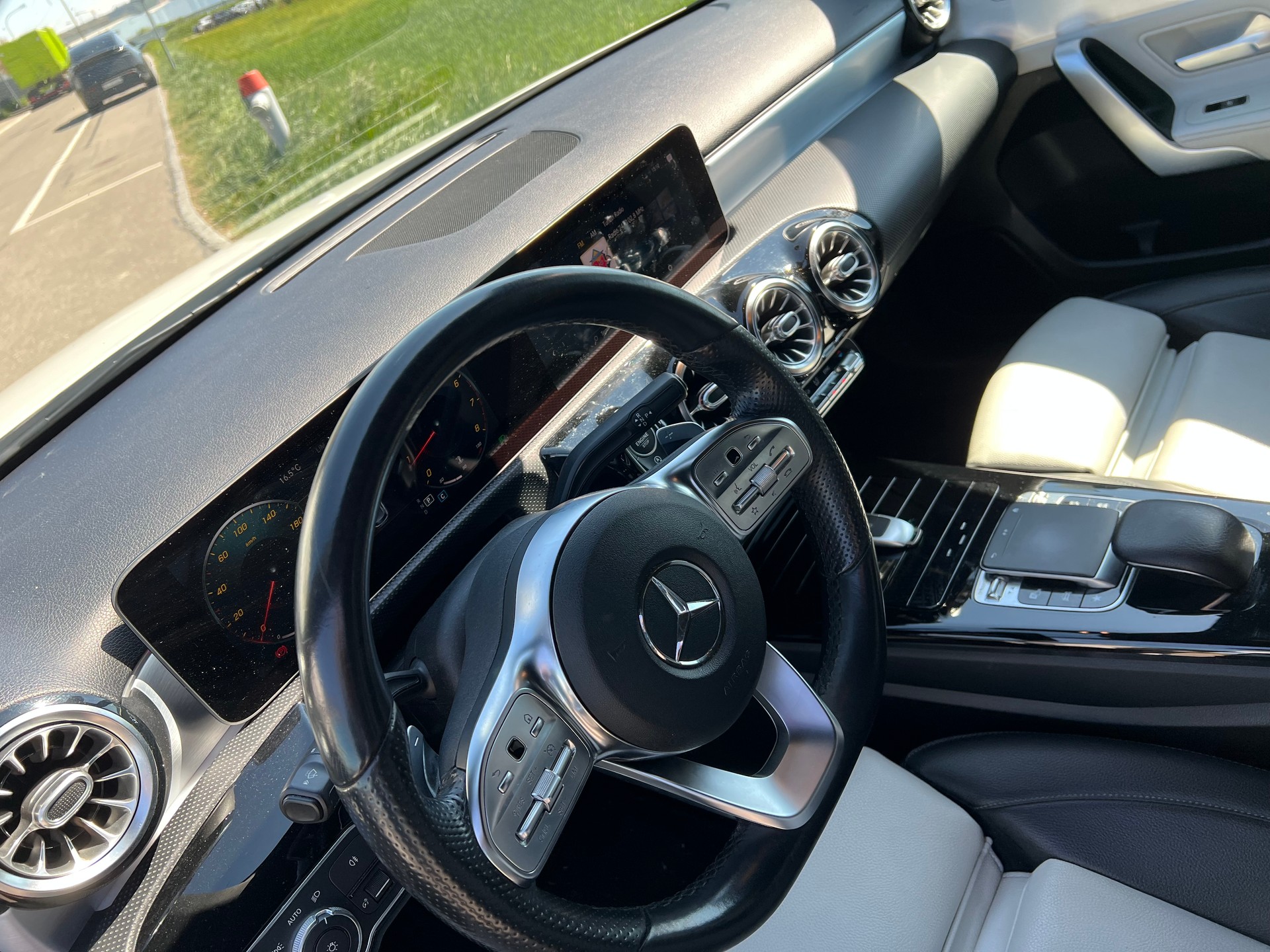 MERCEDES-BENZ A 200 AMG Line 7G-DCT-image-17
