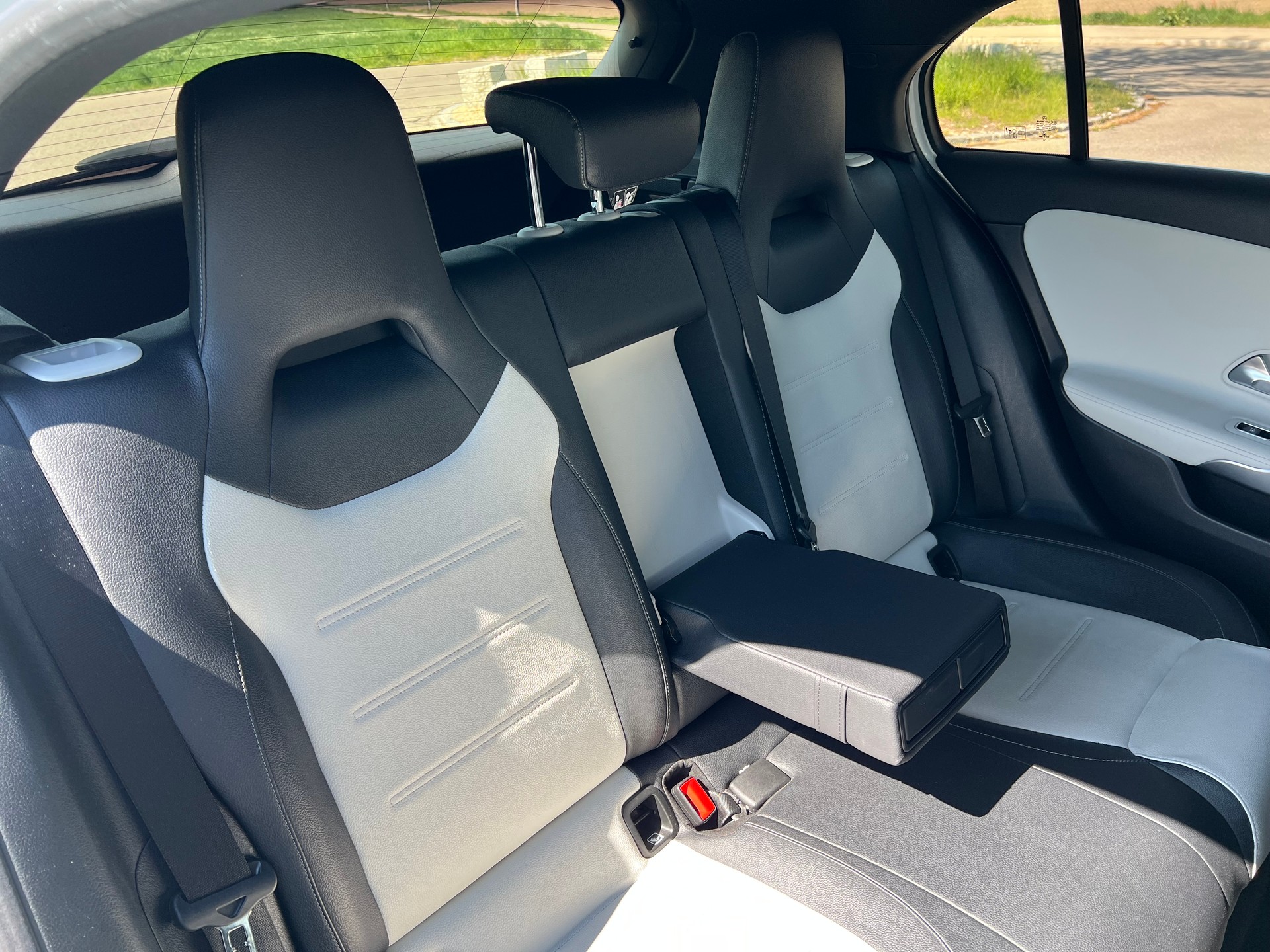 MERCEDES-BENZ A 200 AMG Line 7G-DCT-image-27