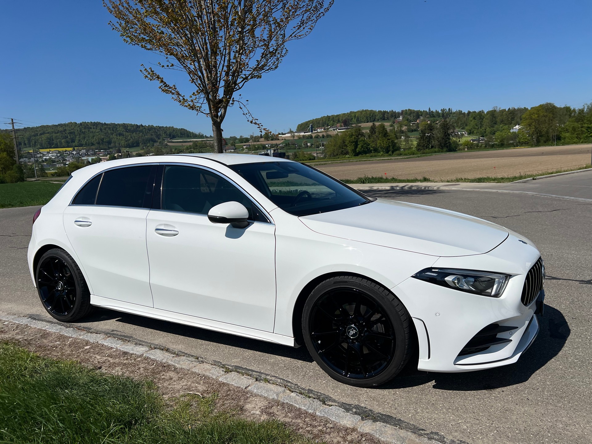 MERCEDES-BENZ A 200 AMG Line 7G-DCT-image-2