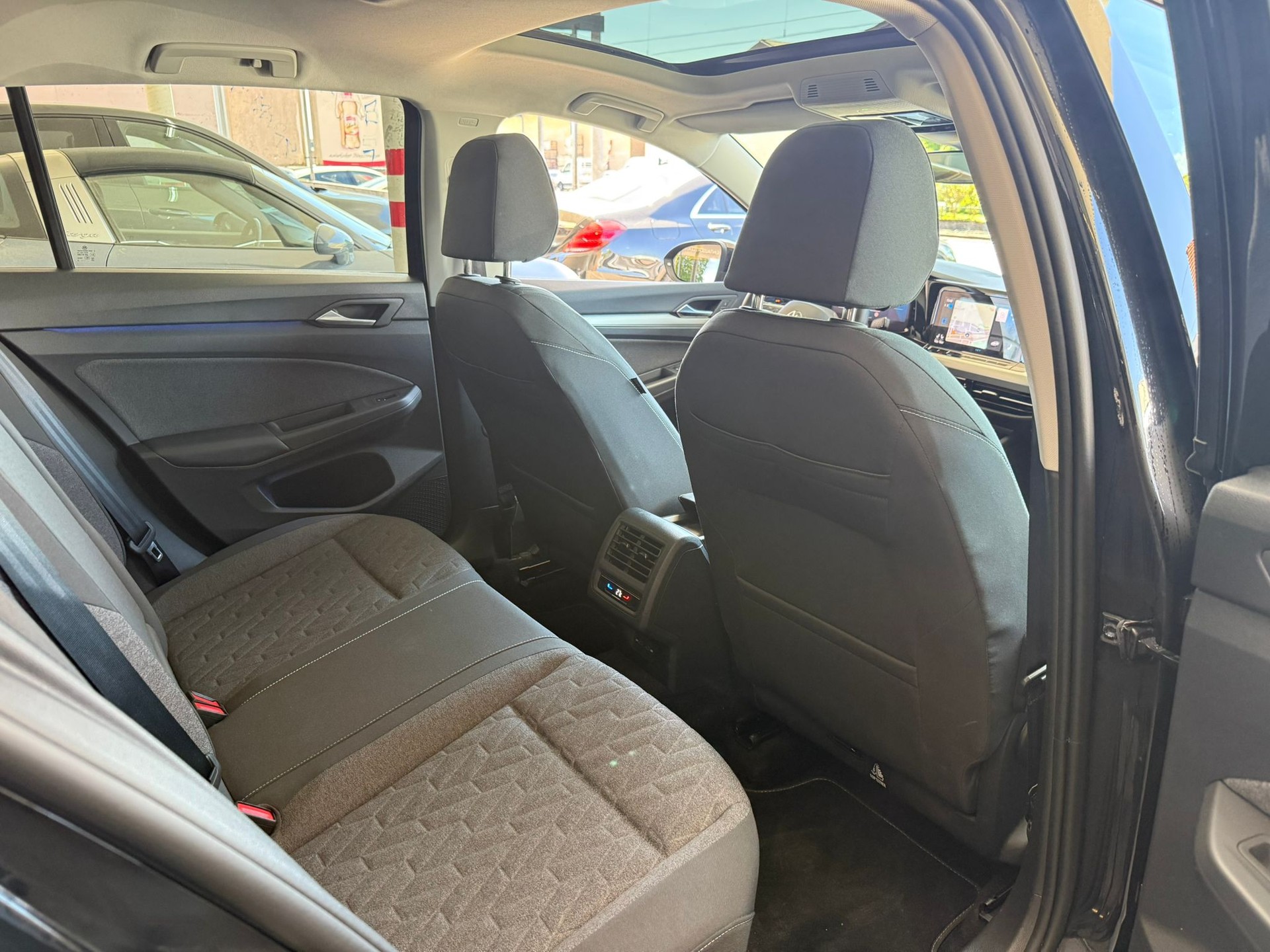 VW Golf 2.0 TDI Life DSG 4Motion-image-16