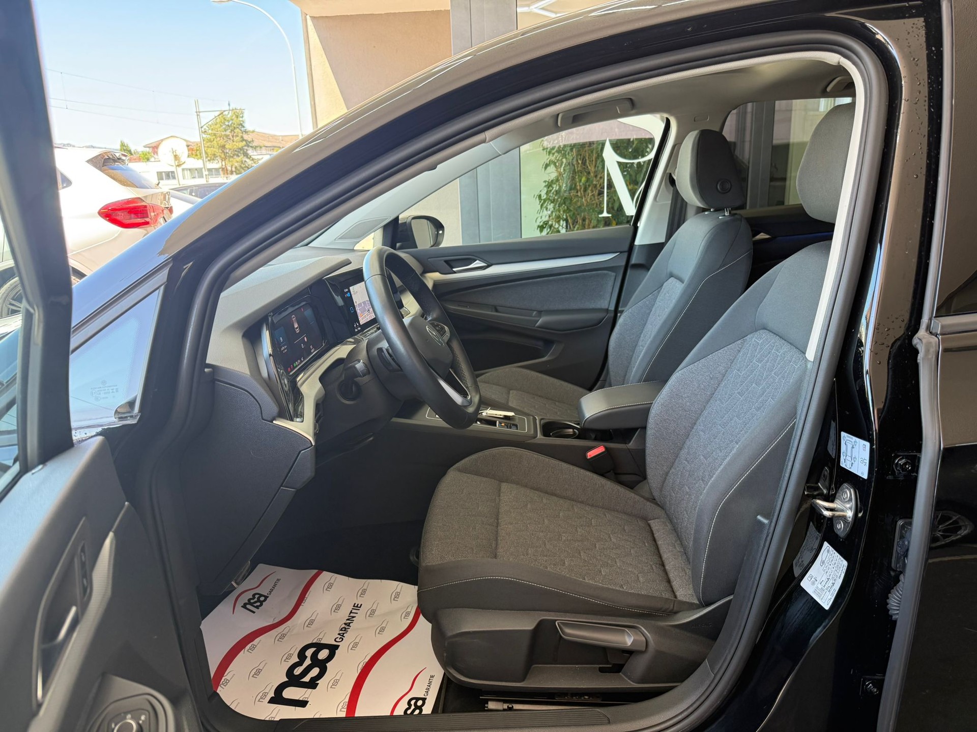 VW Golf 2.0 TDI Life DSG 4Motion-image-9