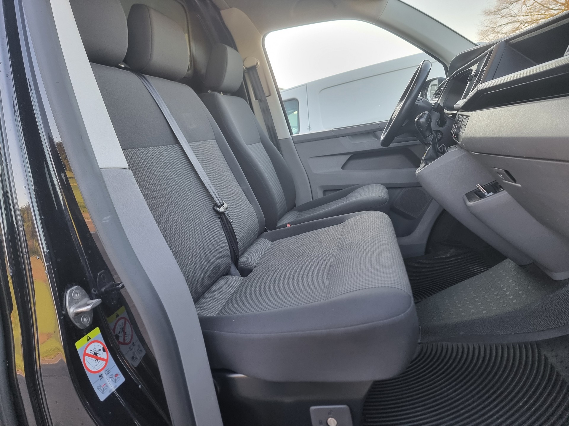VW T6.1 2.0 Bi-TDI 4Motion DSG-image-9
