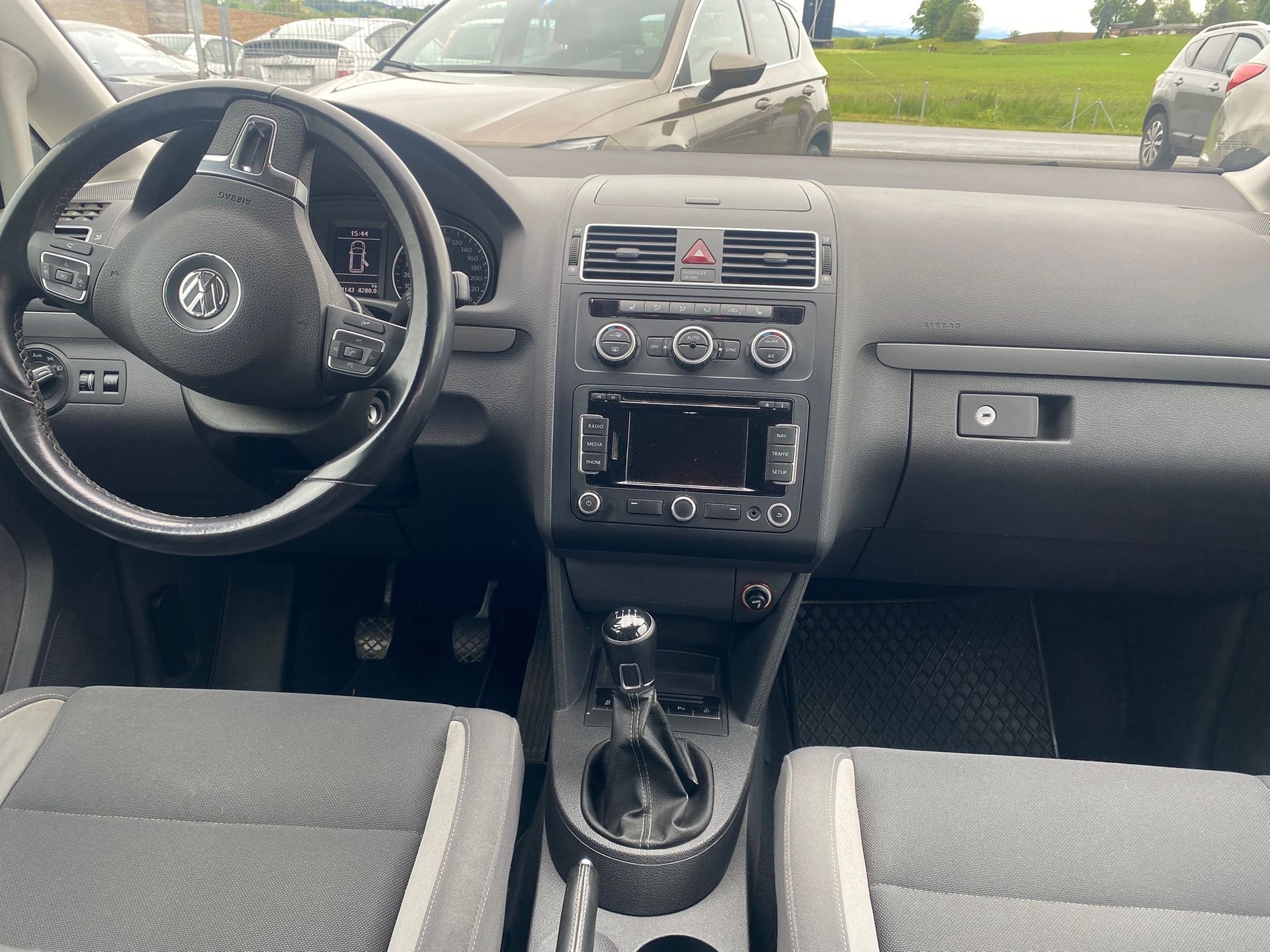 VW Touran 2.0 TDI BlueMotion Technology Design-image-9