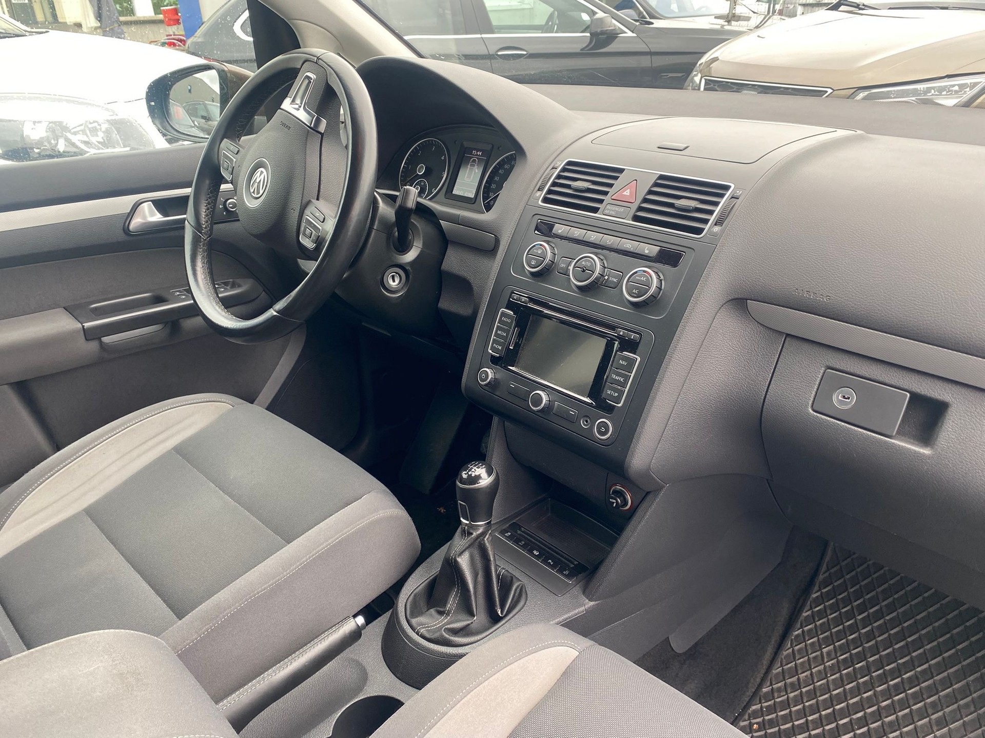 VW Touran 2.0 TDI BlueMotion Technology Design-image-10