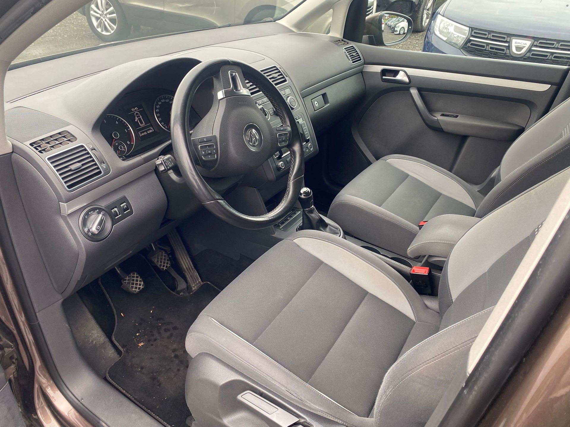 VW Touran 2.0 TDI BlueMotion Technology Design-image-11