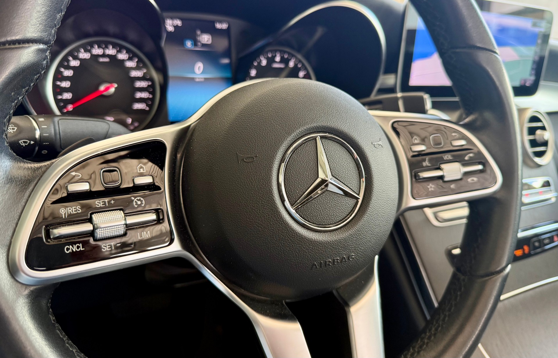 MERCEDES-BENZ C 180 Cabriolet-image-17