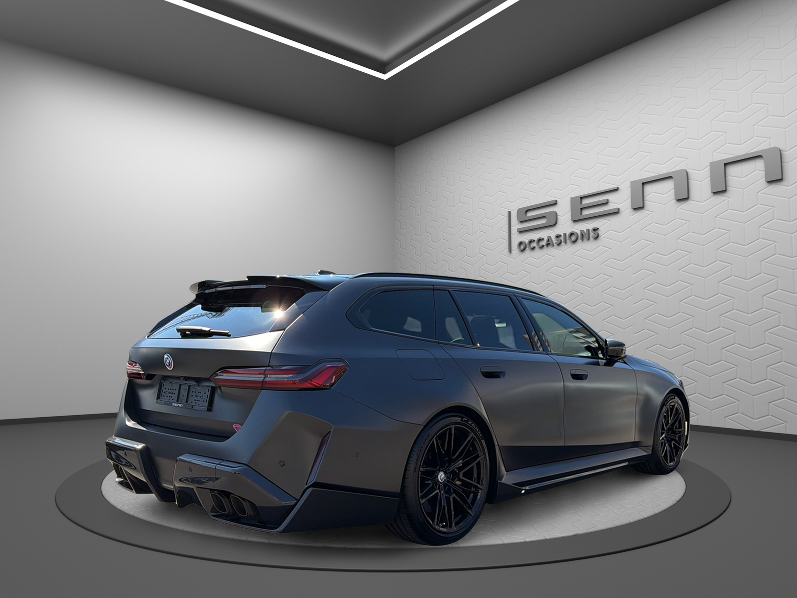 BMW M5 xDrive Touring-image-5