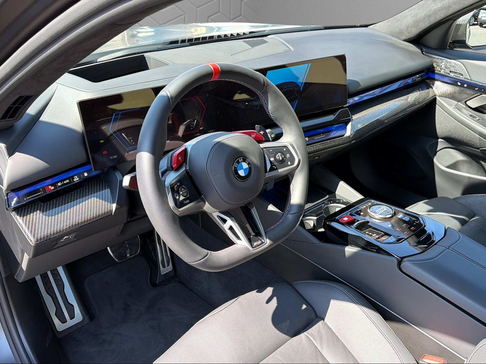 BMW M5 xDrive Touring-image-11