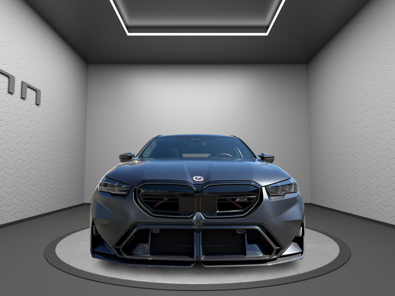 BMW M5 xDrive Touring-image-1