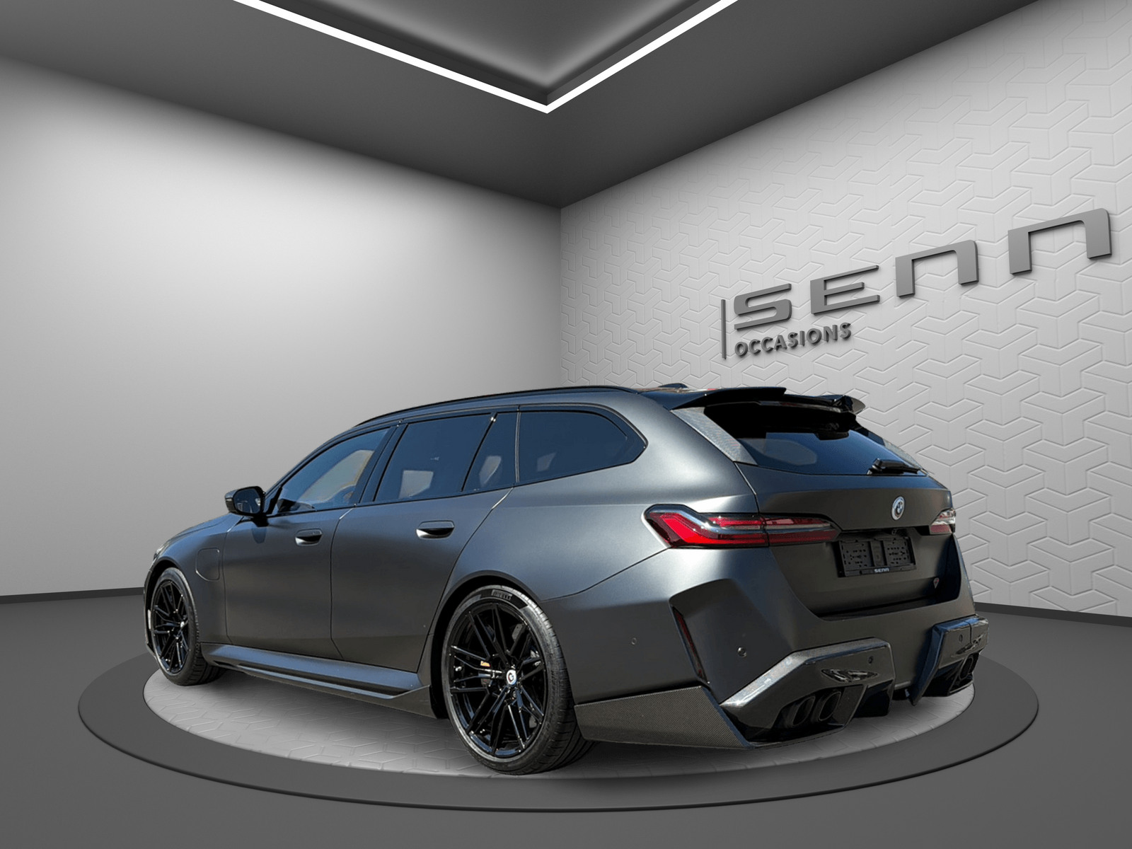 BMW M5 xDrive Touring-image-3