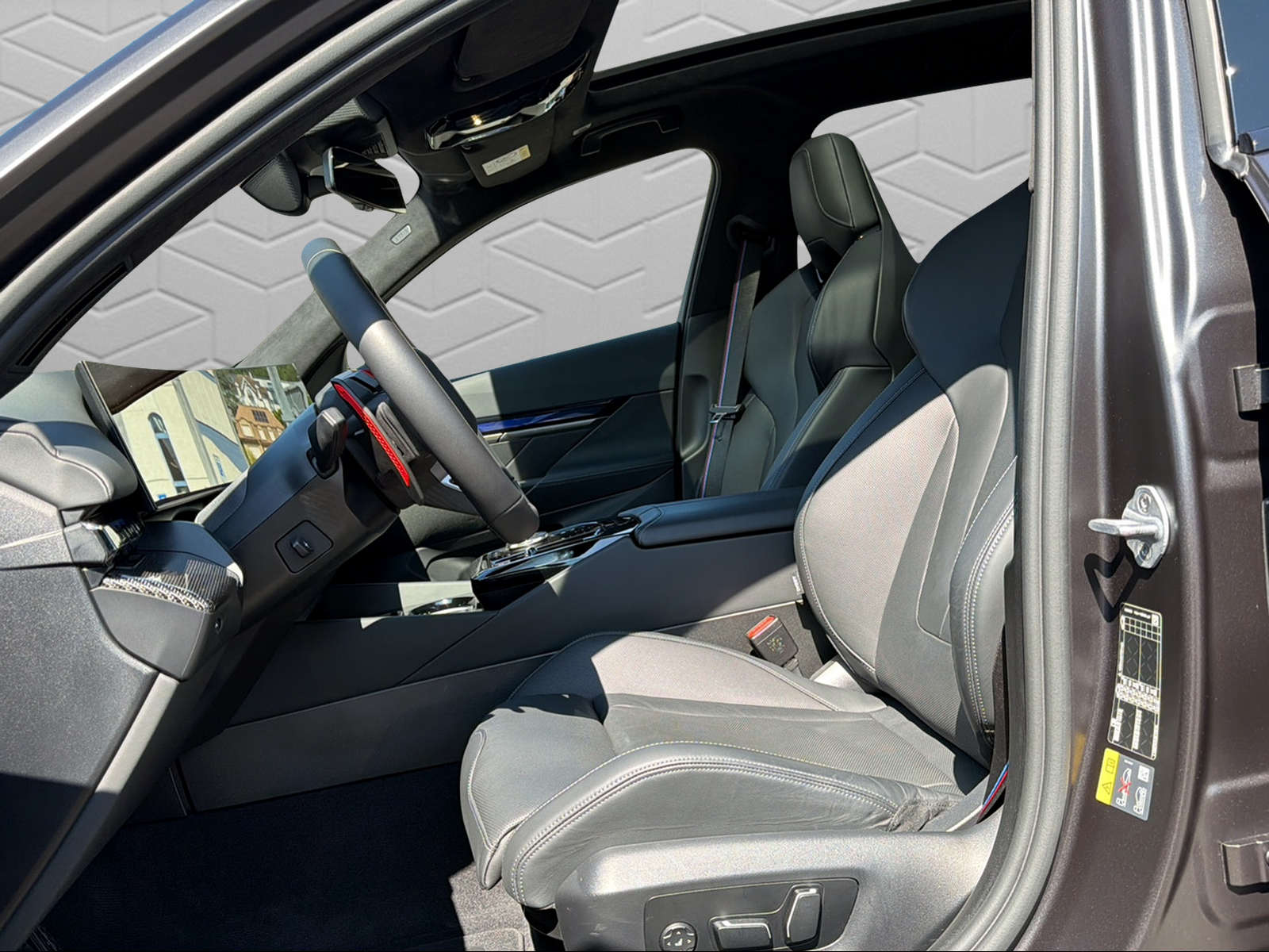 BMW M5 xDrive Touring-image-10