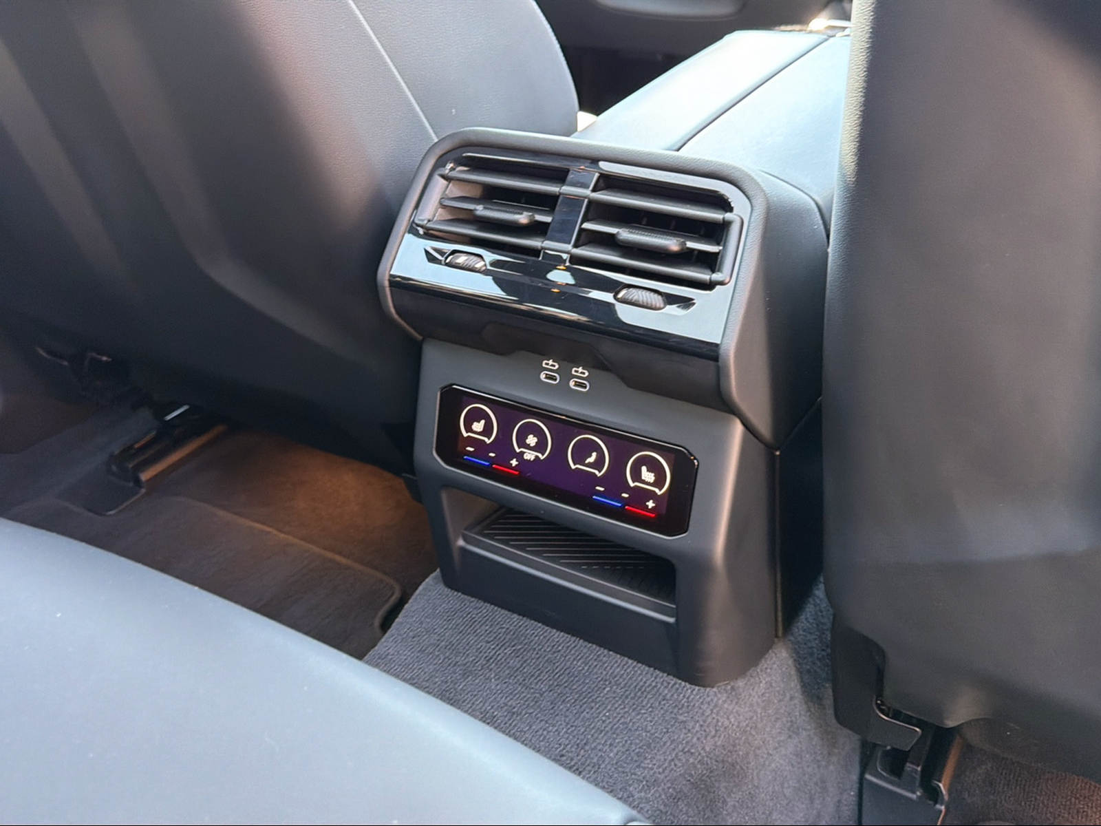 BMW M5 xDrive Touring-image-16