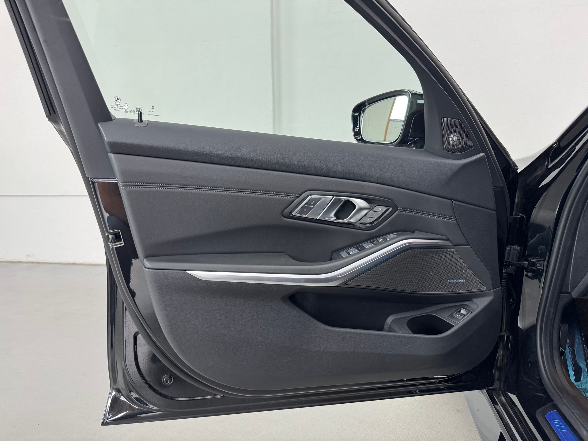 BMW M3 Touring xDrive Competition M | Black Sapphire-image-27