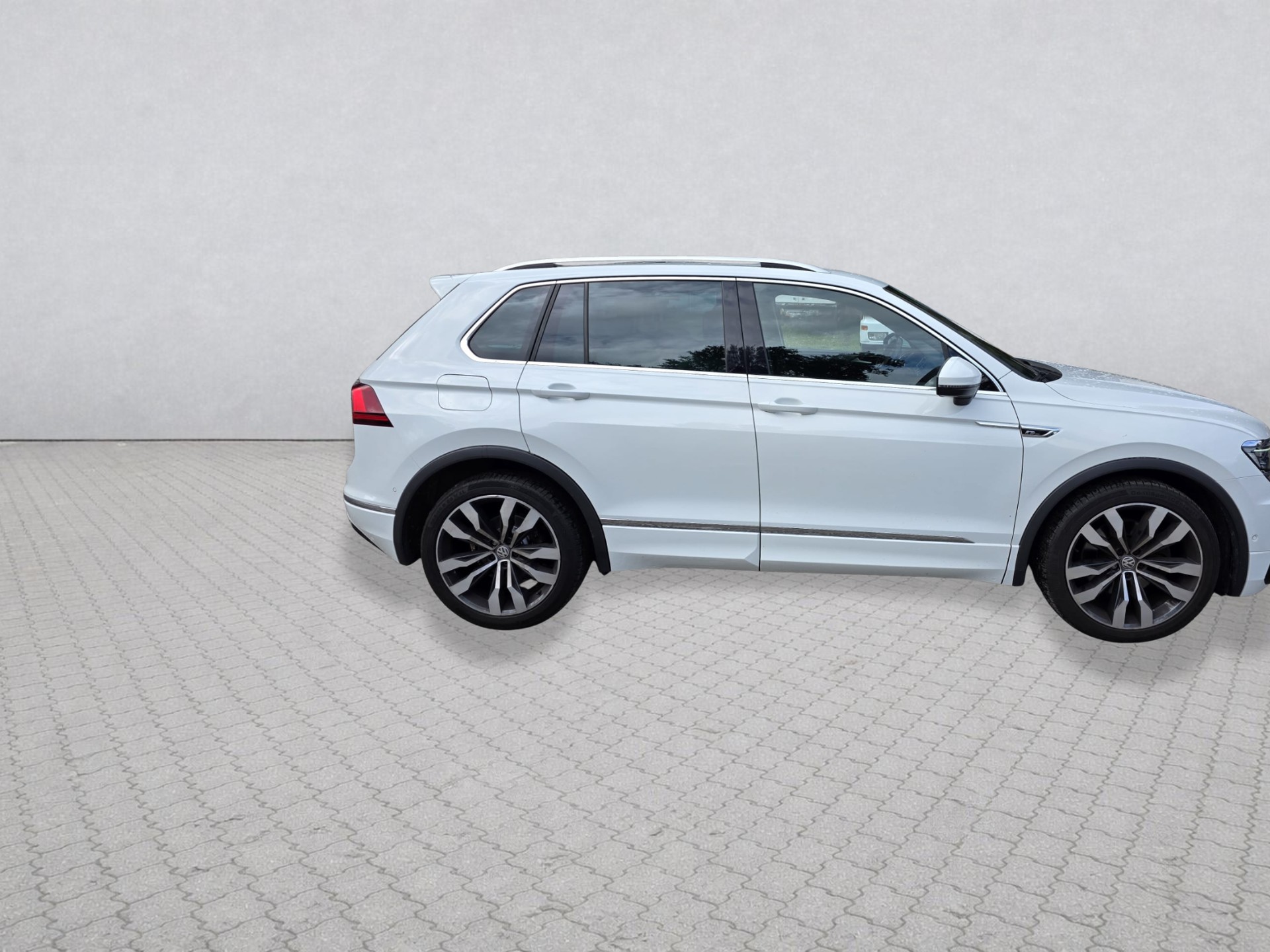VW Tiguan 2.0TSI Highline 4Motion DSG. .RL. CH / MFK / GARANTIE-image-4
