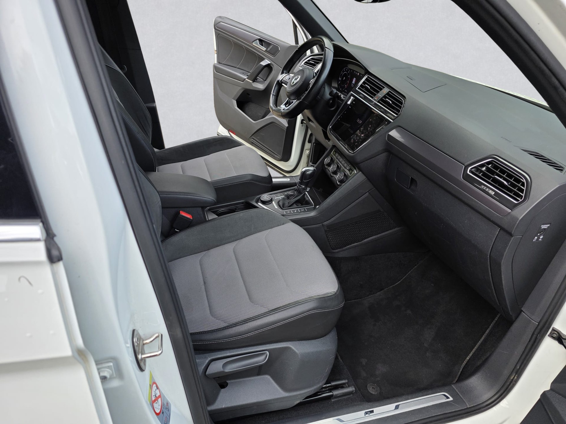 VW Tiguan 2.0TSI Highline 4Motion DSG. .RL. CH / MFK / GARANTIE-image-11