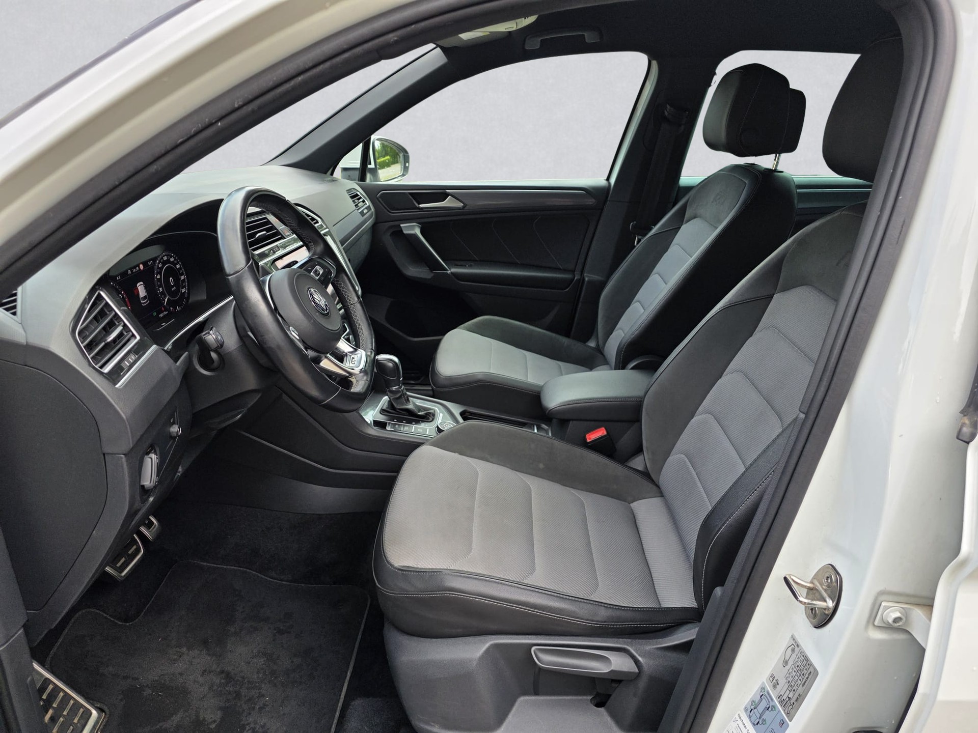VW Tiguan 2.0TSI Highline 4Motion DSG. .RL. CH / MFK / GARANTIE-image-10