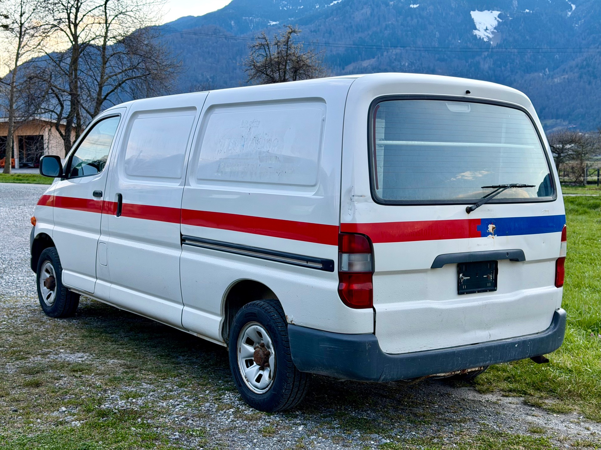TOYOTA Hiace D-4D LWB 4WD Kombi-showroom-element-2
