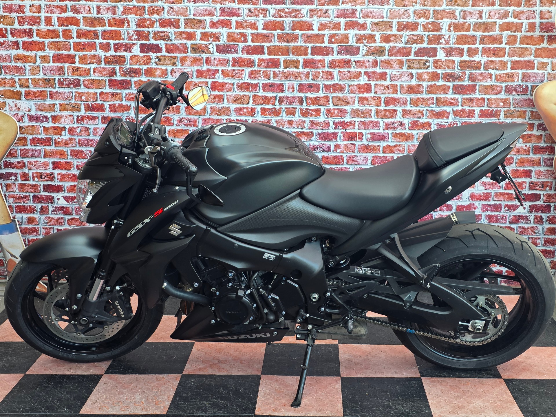 SUZUKI GSX-S 1000 ABS-showroom-element-3