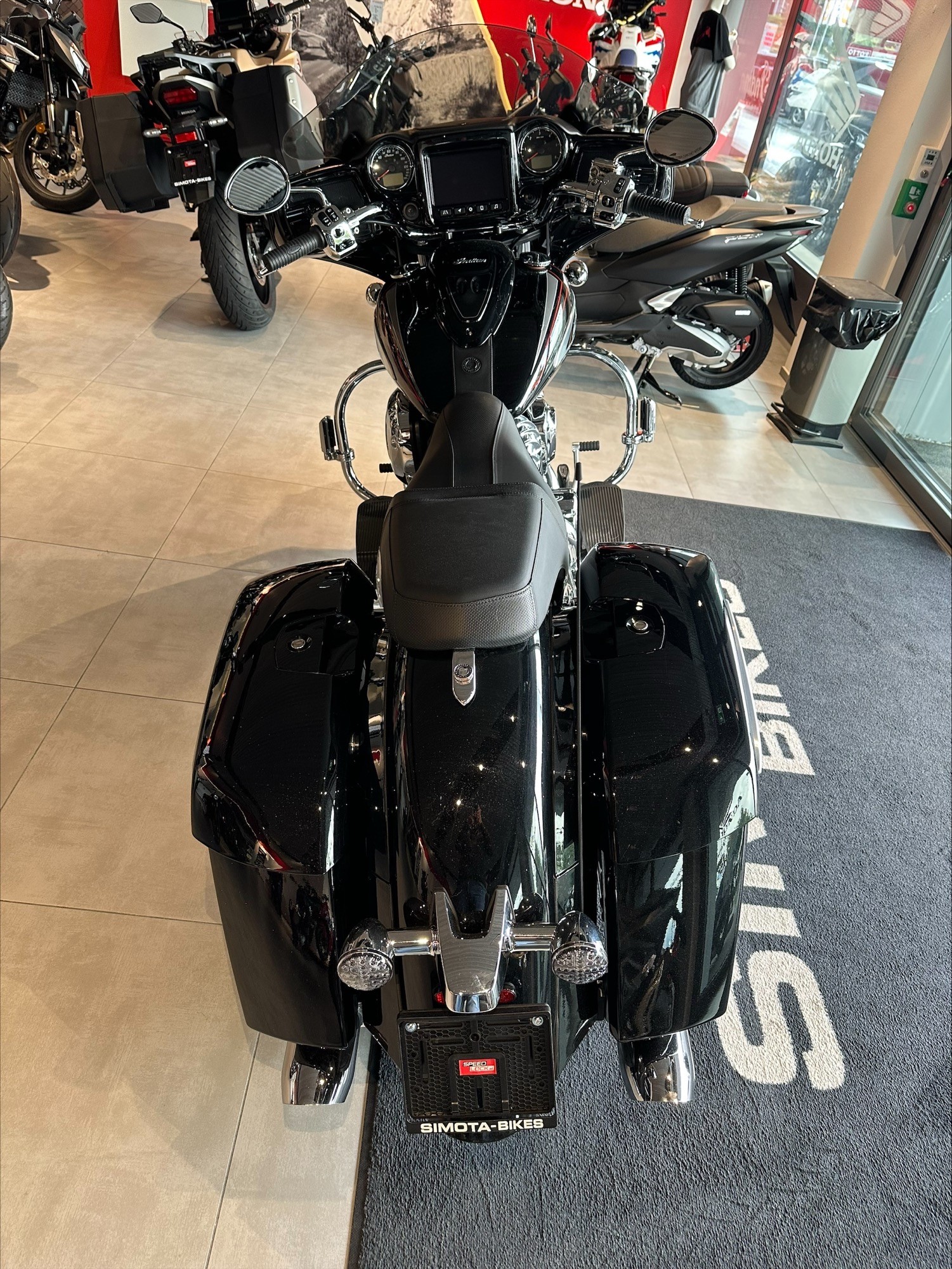 INDIAN Chieftain Limited-showroom-element-3