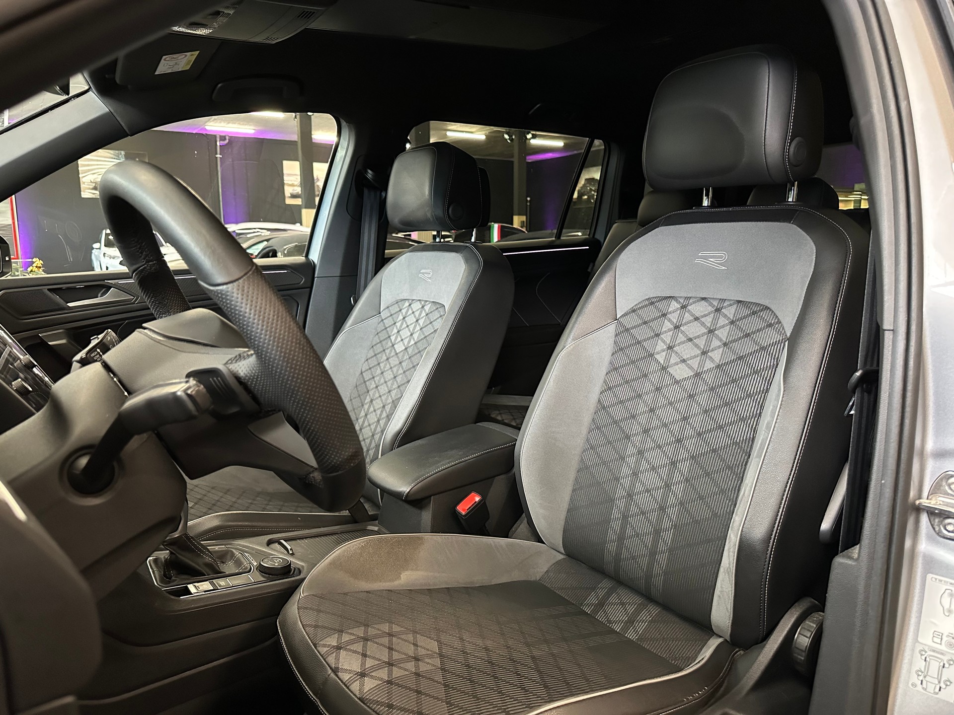 VW Tiguan Allspace 2.0 TDI SCR R-Line 4Motion DSG-image-16