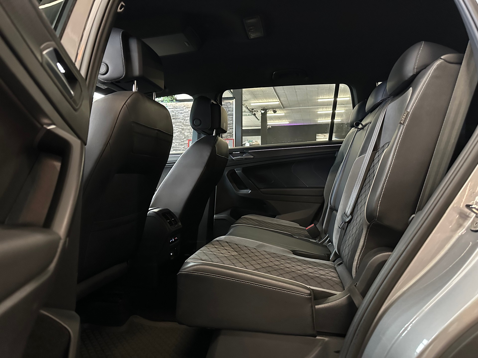 VW Tiguan Allspace 2.0 TDI SCR R-Line 4Motion DSG-image-10