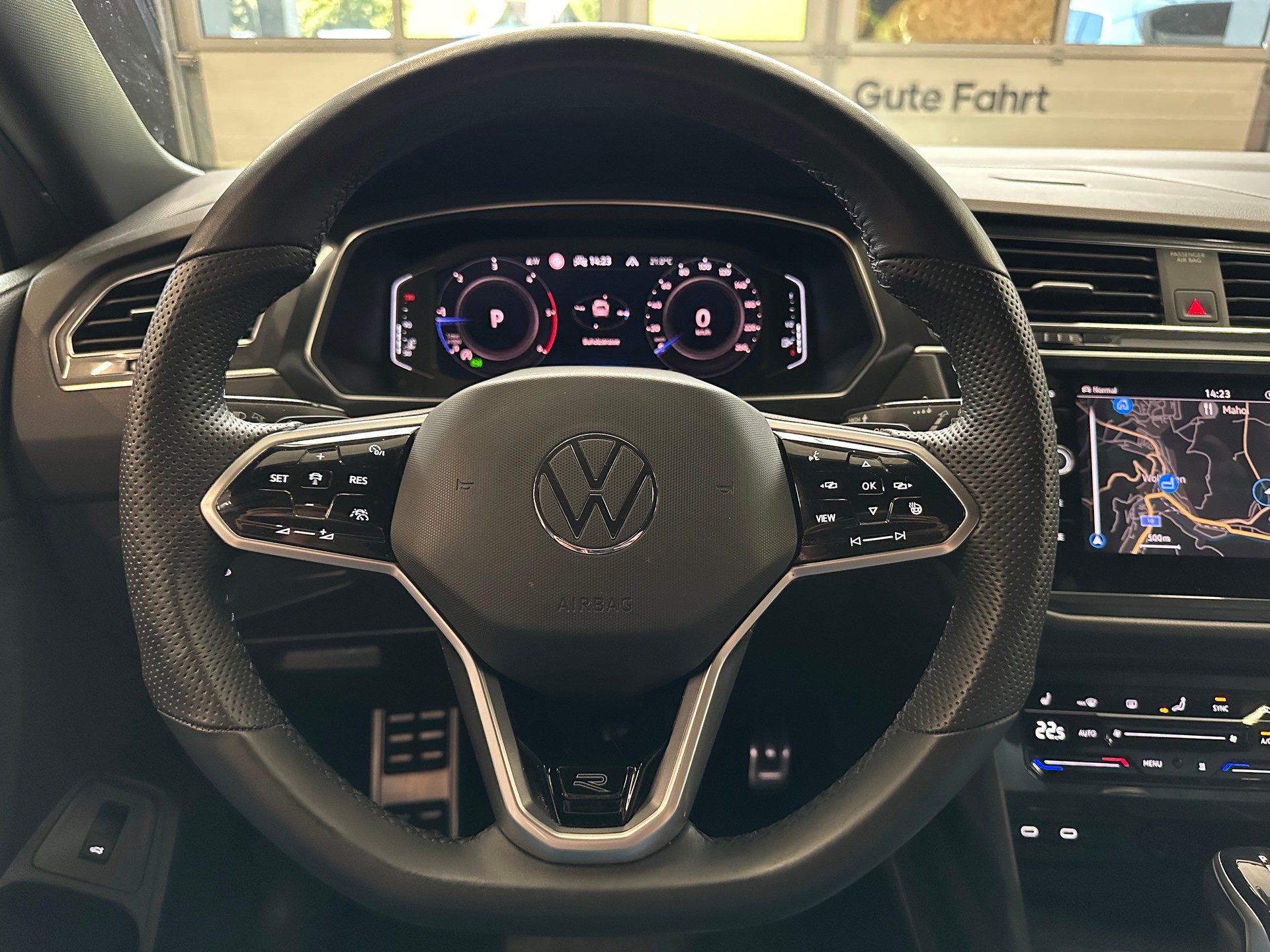 VW Tiguan Allspace 2.0 TDI SCR R-Line 4Motion DSG-image-22