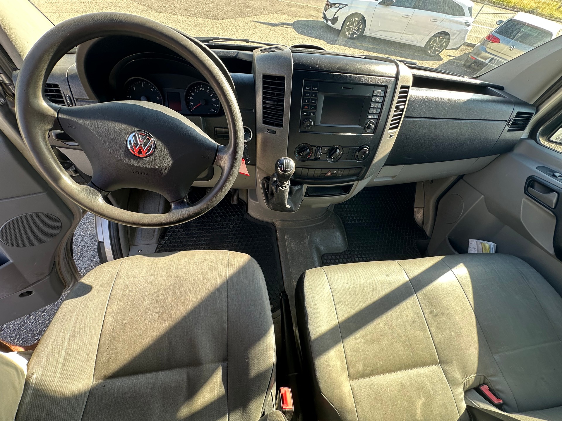 VW Crafter 35 2.0 TDI CR-image-5