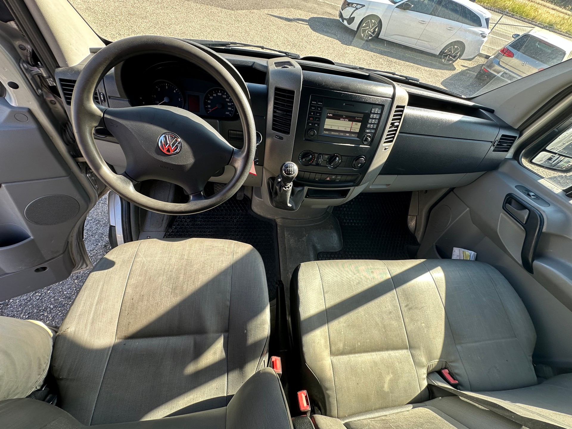 VW Crafter 35 2.0 TDI CR-image-9