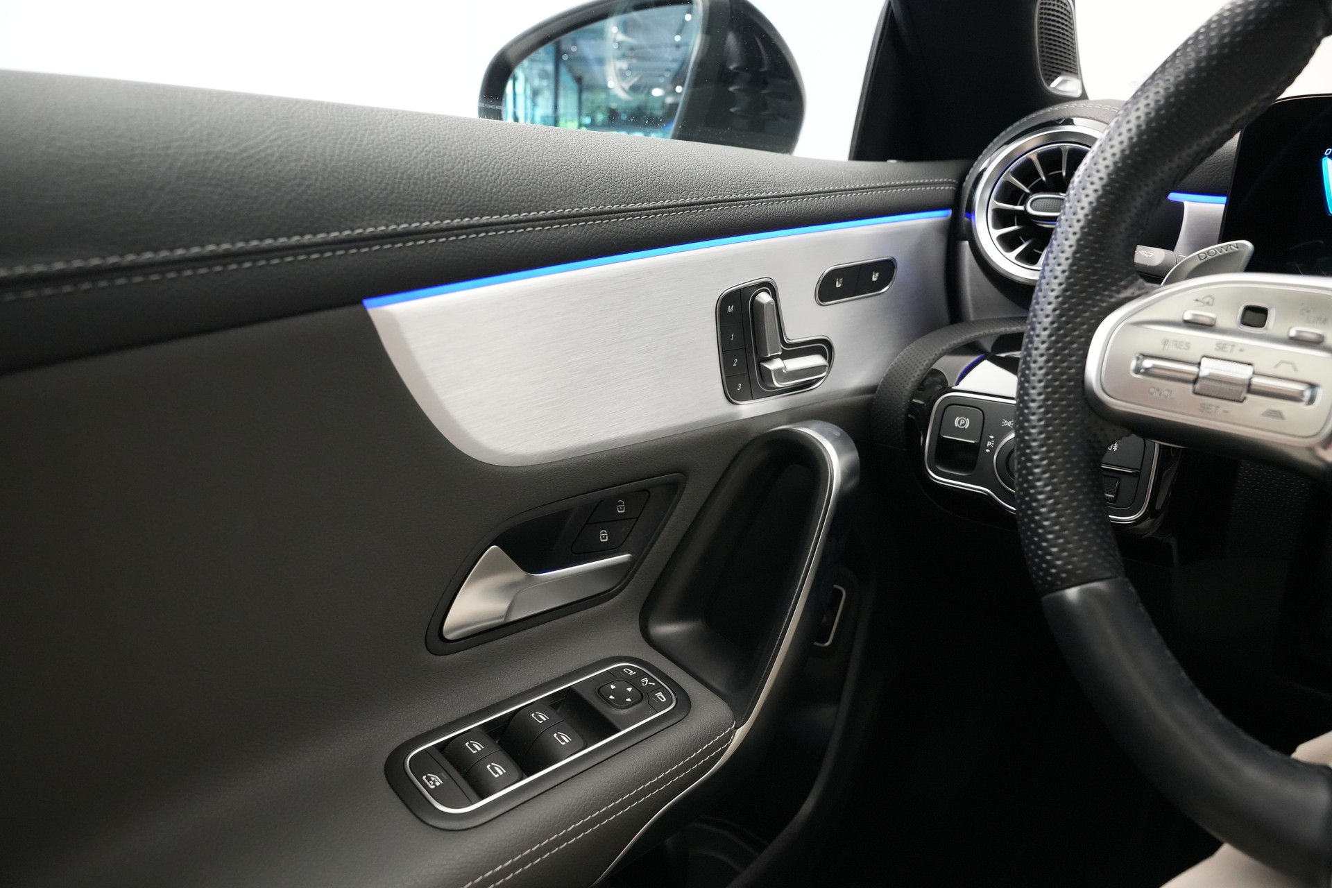 MERCEDES-BENZ CLA 35 AMG 4Matic 7G-DCT *CH-Fahrzeug*-image-40
