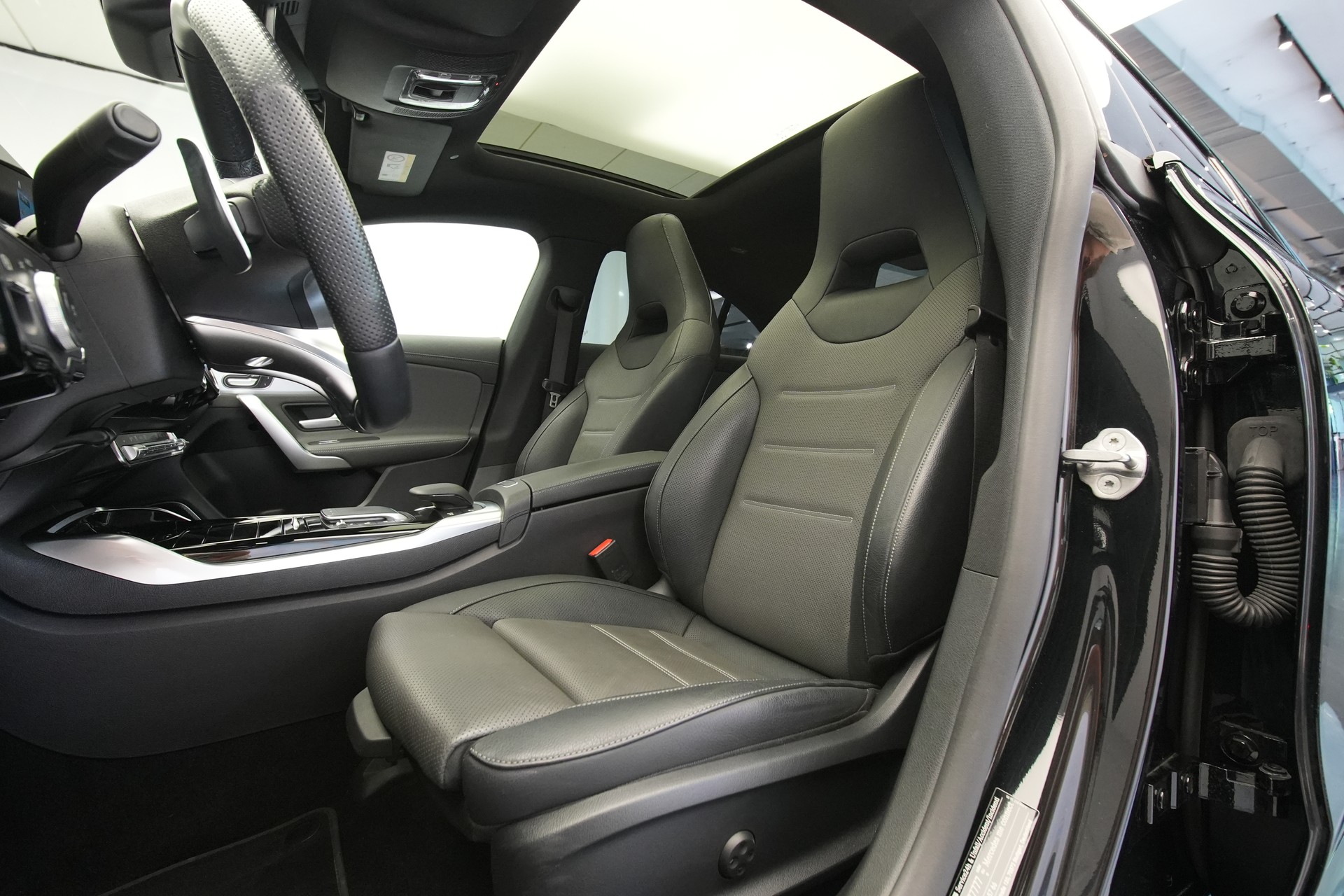 MERCEDES-BENZ CLA 35 AMG 4Matic 7G-DCT *CH-Fahrzeug*-image-13