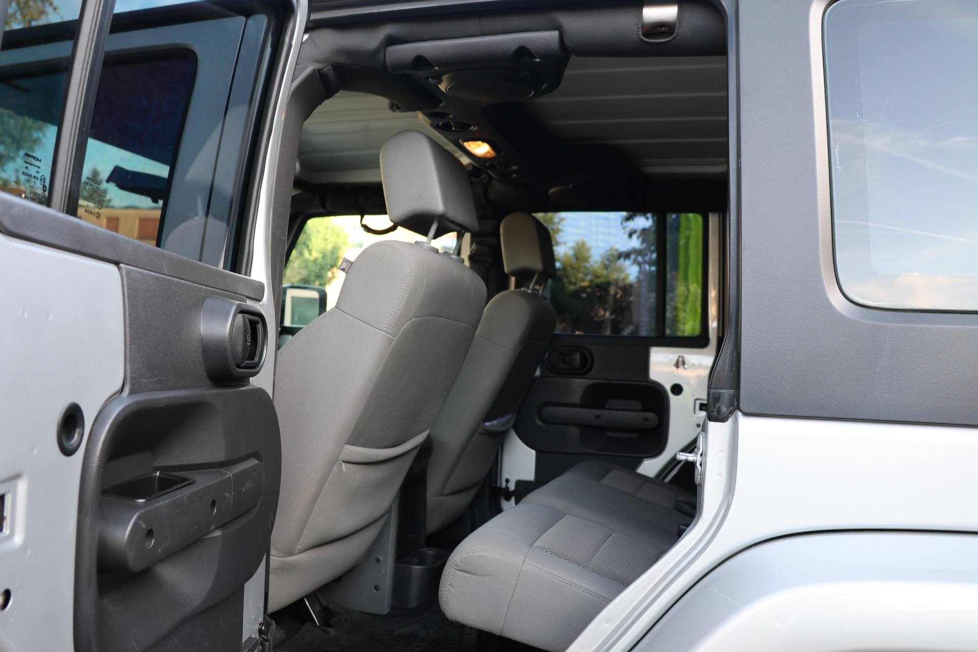 JEEP Wrangler 2.8CRD Unlimited Sahara Automatic (CH)-image-12