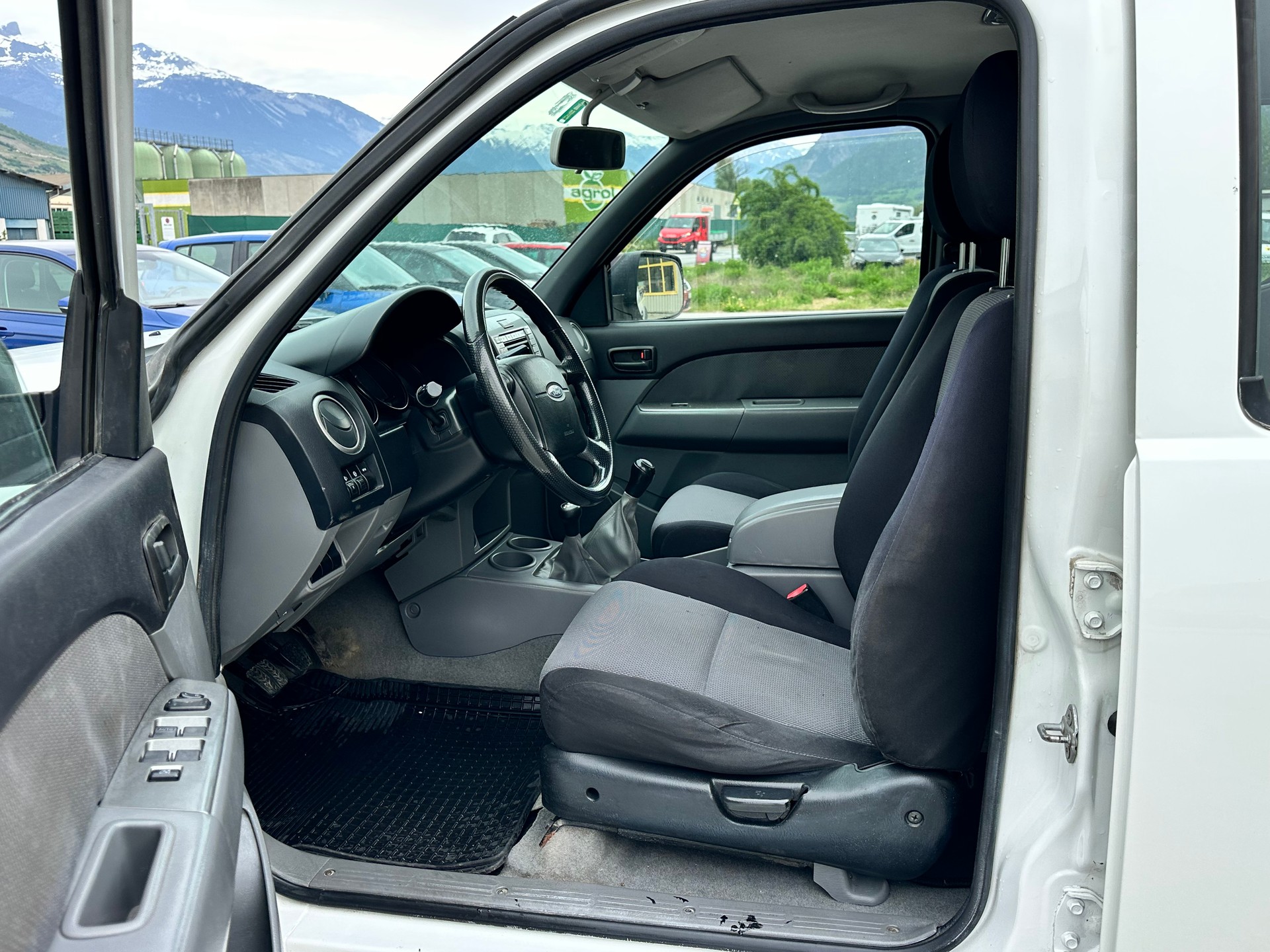 FORD Ranger Limited 2.5 TDCi 4x4-image-9