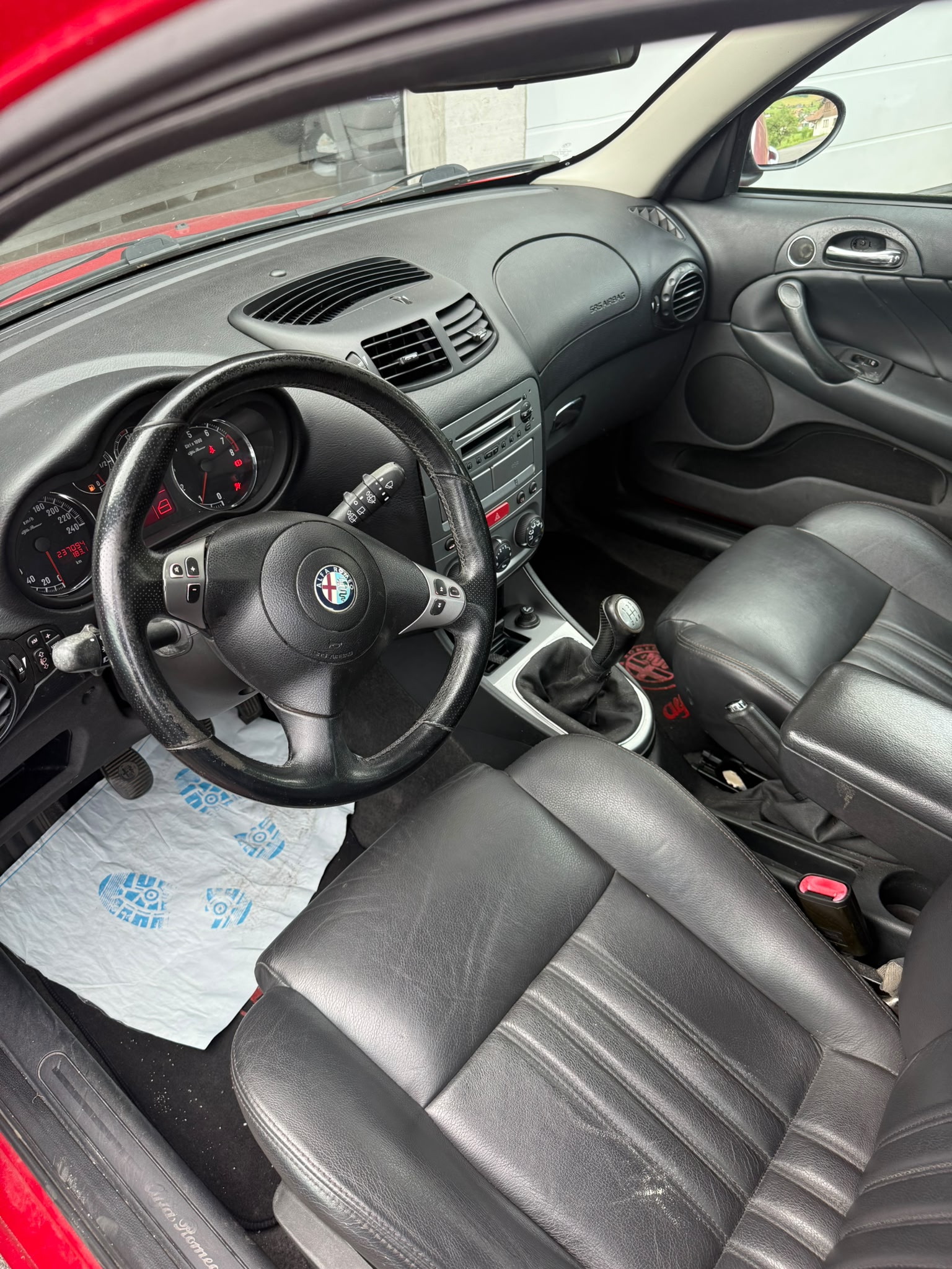 ALFA ROMEO 147 1.6 TS 16V VIP Edition-image-4