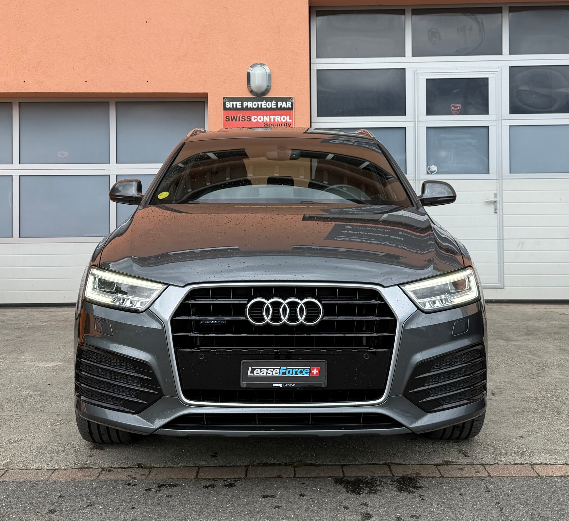 AUDI Q3 2.0 TDI S-Line quattro S-tronic-image-4