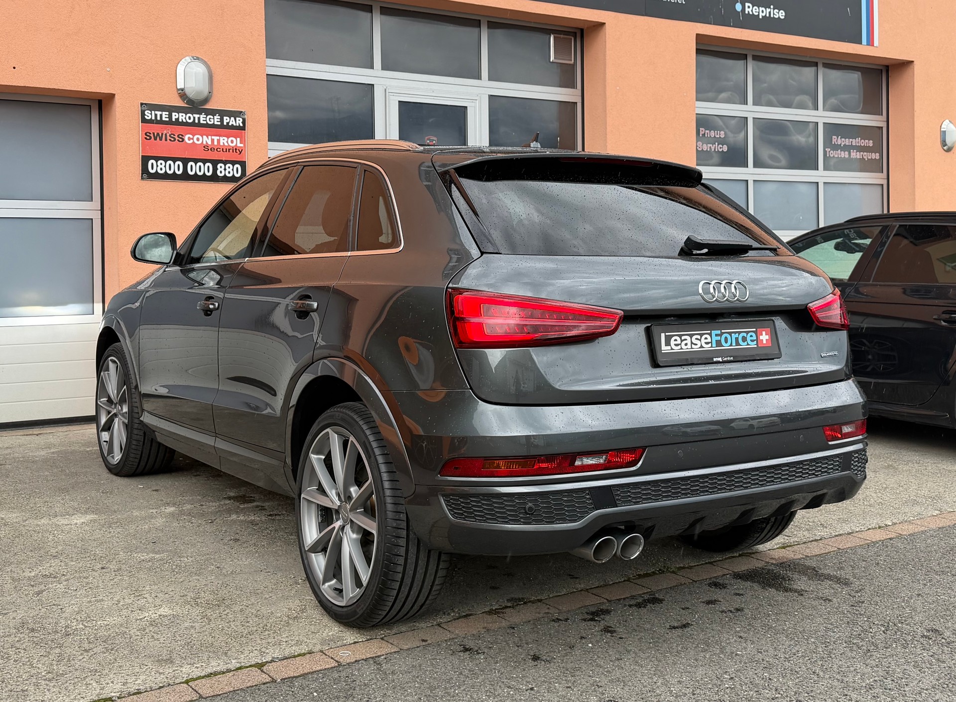 AUDI Q3 2.0 TDI S-Line quattro S-tronic-showroom-element-2